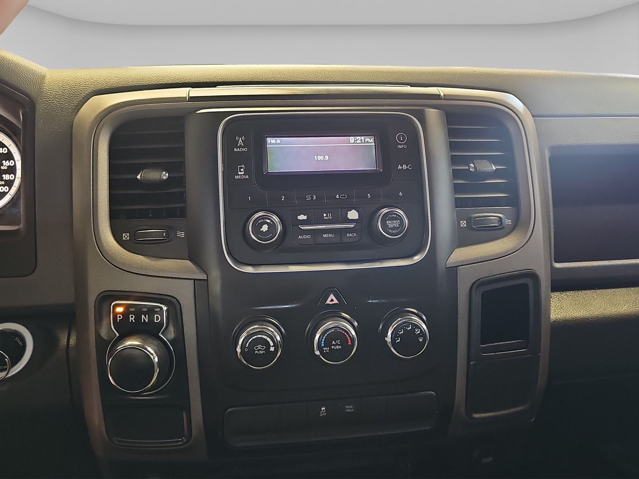 2020 RAM 1500 3.3 V6 XL Crew Cab 4x2 At