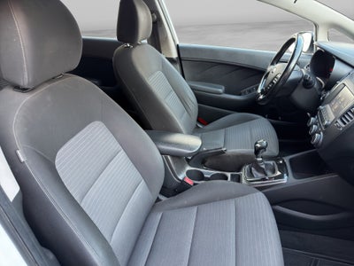 2018 Kia Forte 2.0 Hb 5 p Ex Mt