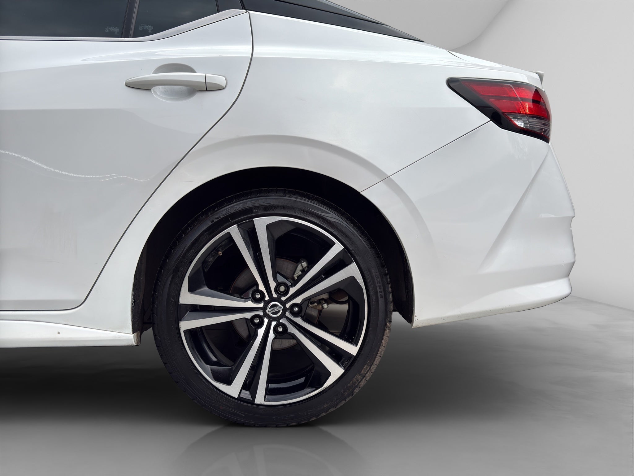 2023 Nissan Sentra 2.0 SR Bi-Tono At