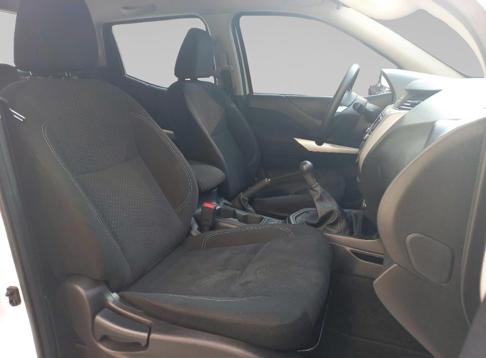 2020 Nissan NP300 2.4 Doble Cabina Se Aa Pack Seg Mt