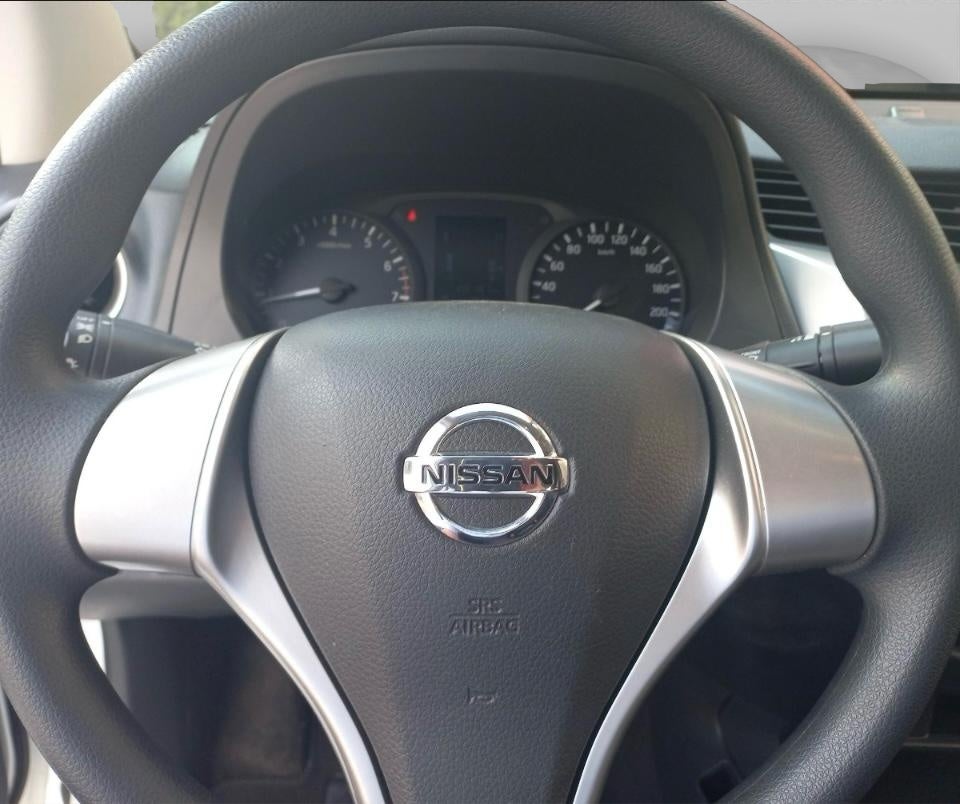 2020 Nissan NP300 2.4 Doble Cabina Se Aa Pack Seg Mt