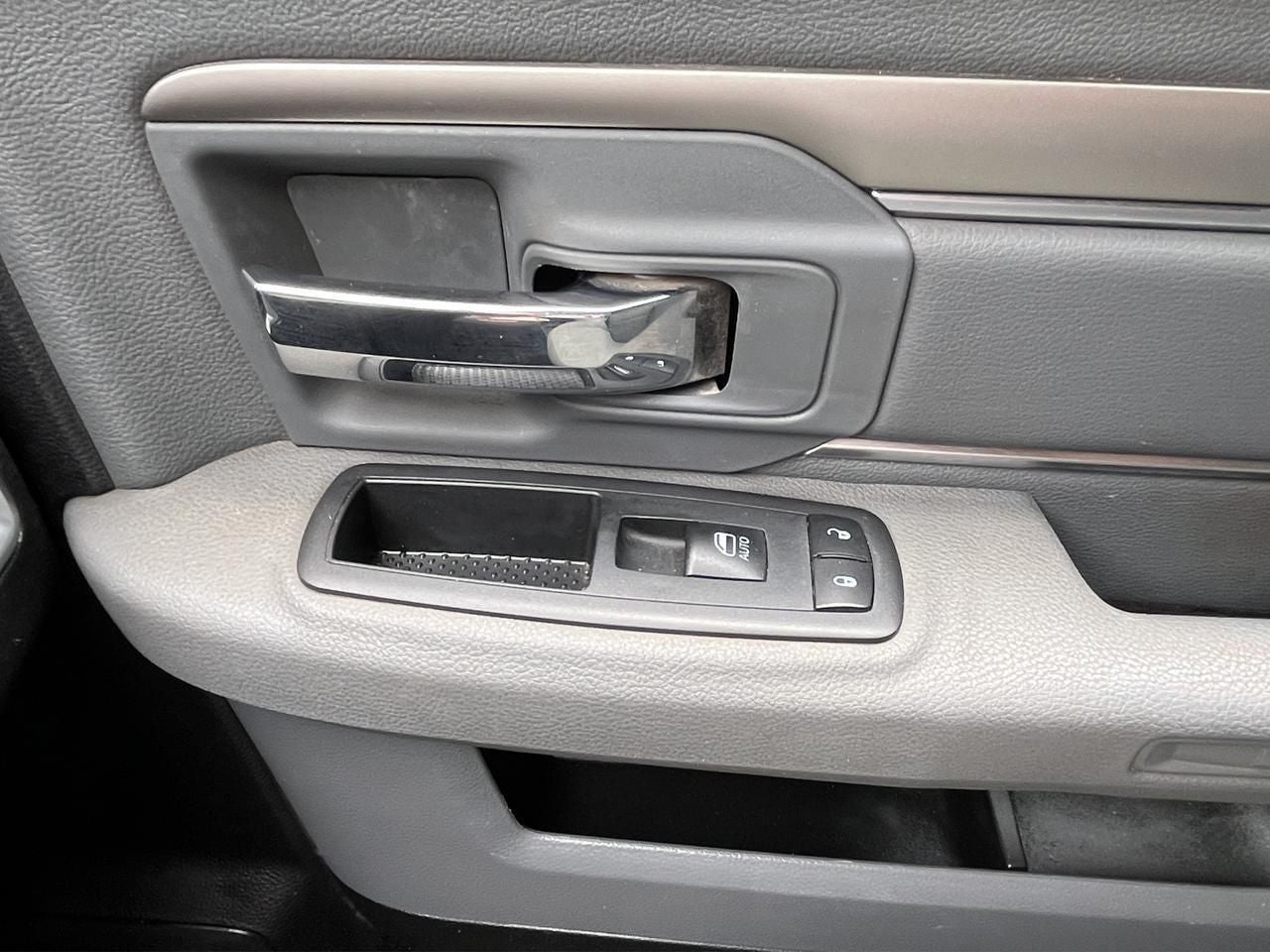 2020 RAM 1500 3.3 V6 XL Crew Cab 4x2 At