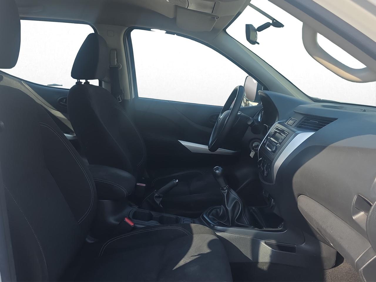 2020 Nissan NP300 2.4 Doble Cabina Se Aa Pack Seg Mt