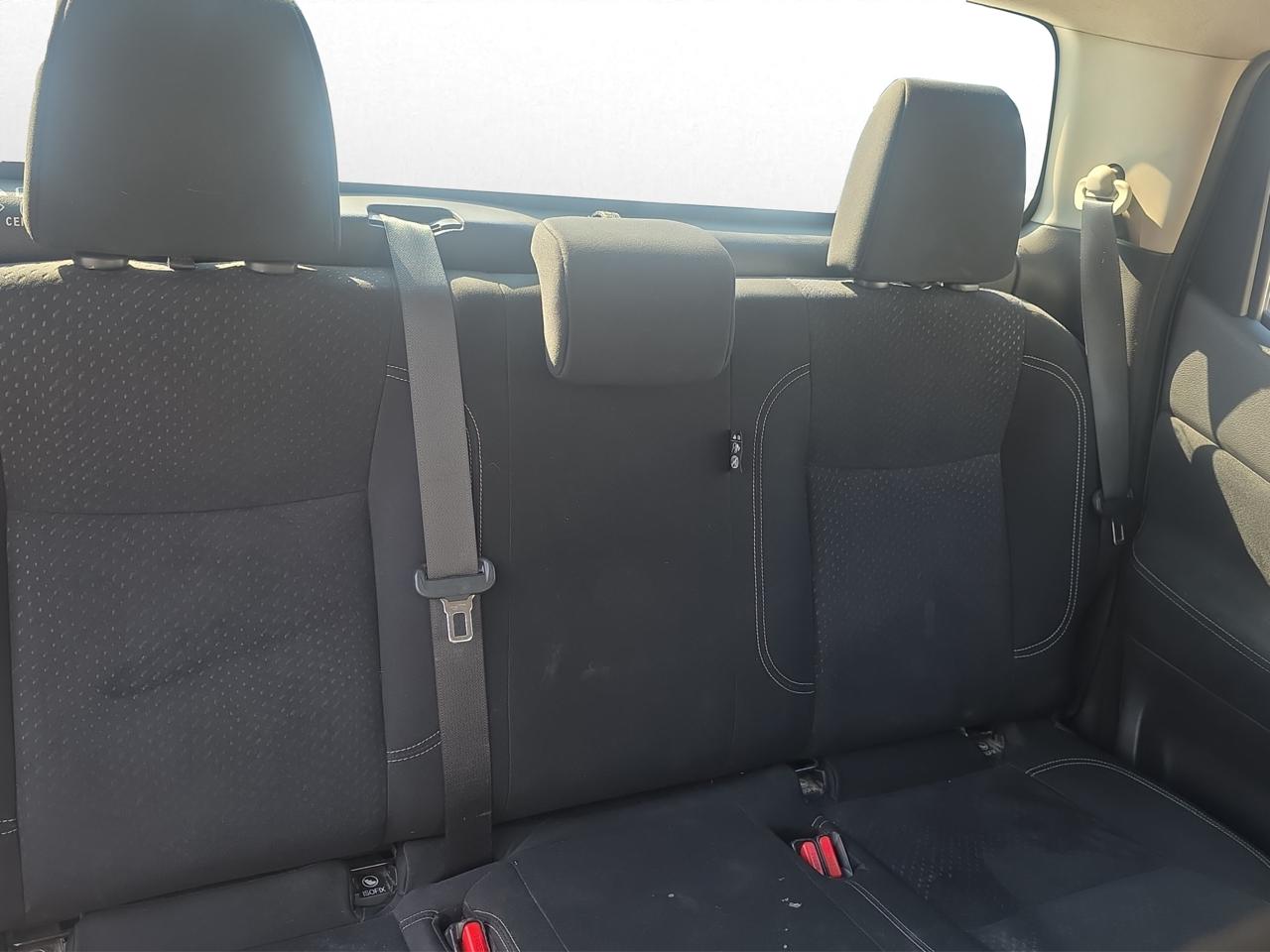 2020 Nissan NP300 2.4 Doble Cabina Se Aa Pack Seg Mt