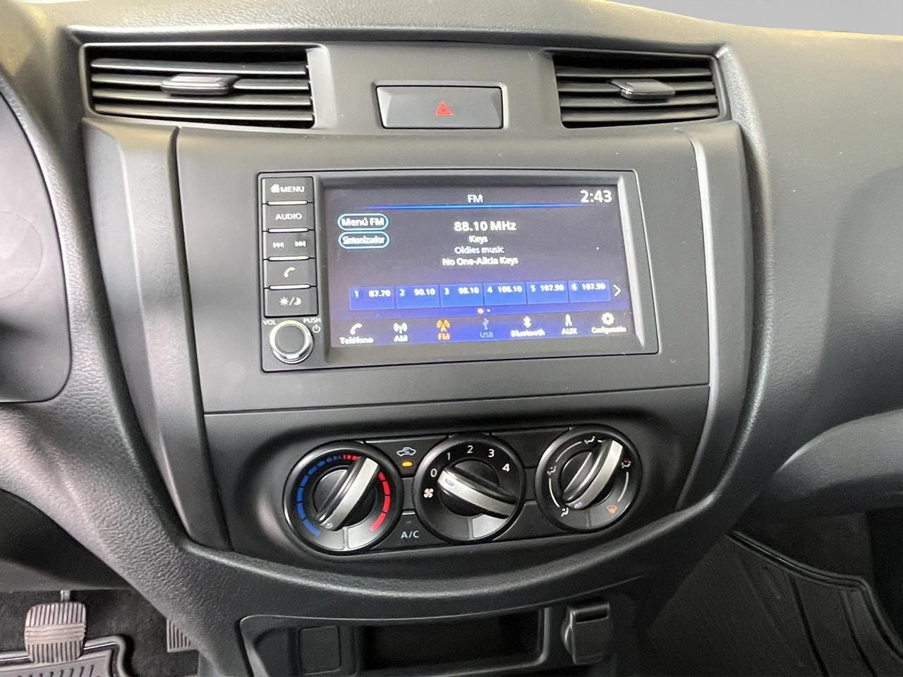 2025 Nissan NP300 2.5 Chasis AC VDC Mt