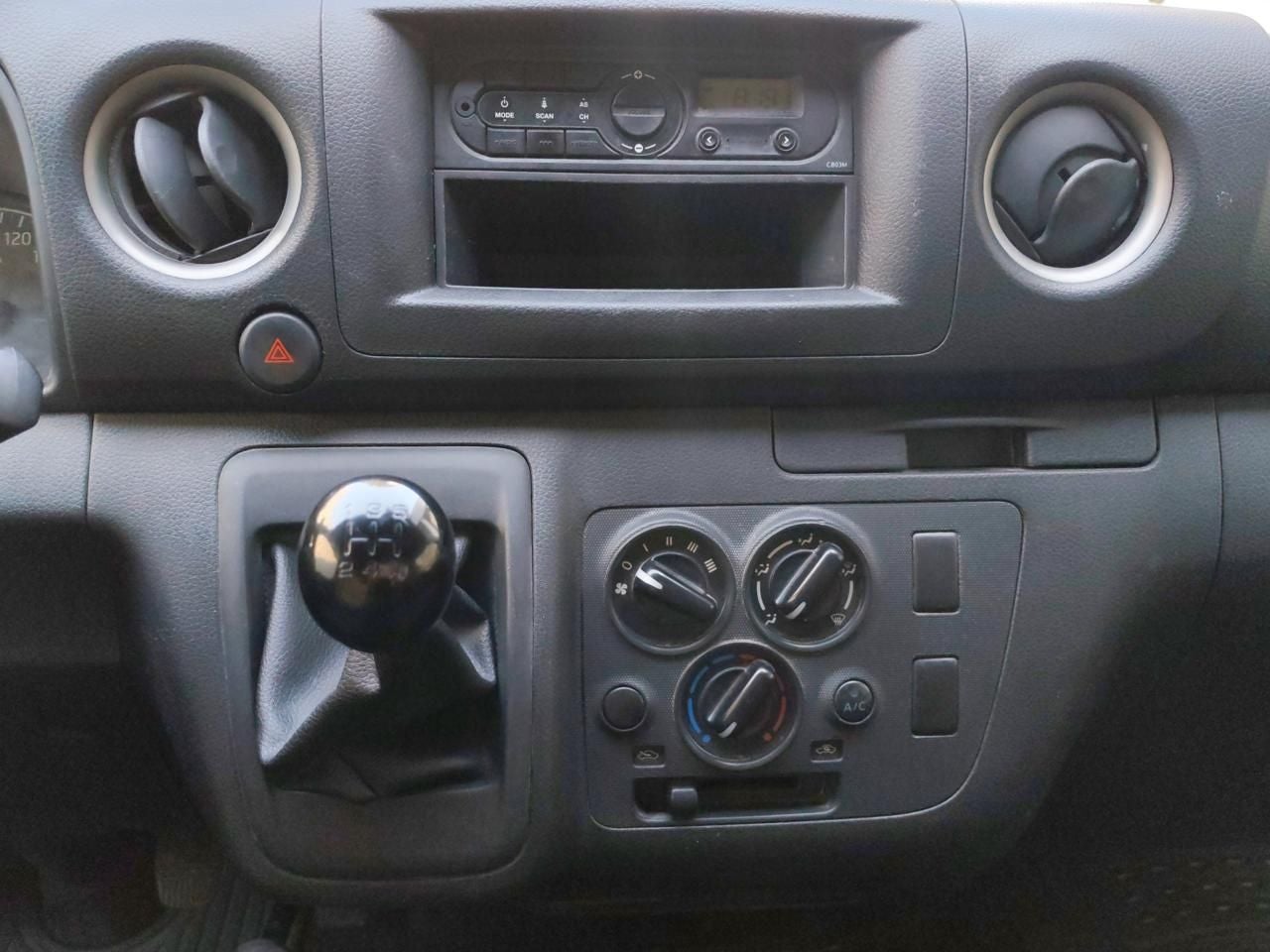 2023 Nissan Urvan 2.5 Panel Amplia AA Mt