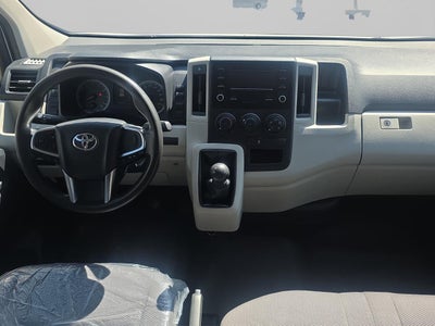 2023 Toyota Hiace 3.5 Super Larga Ventanas Mt