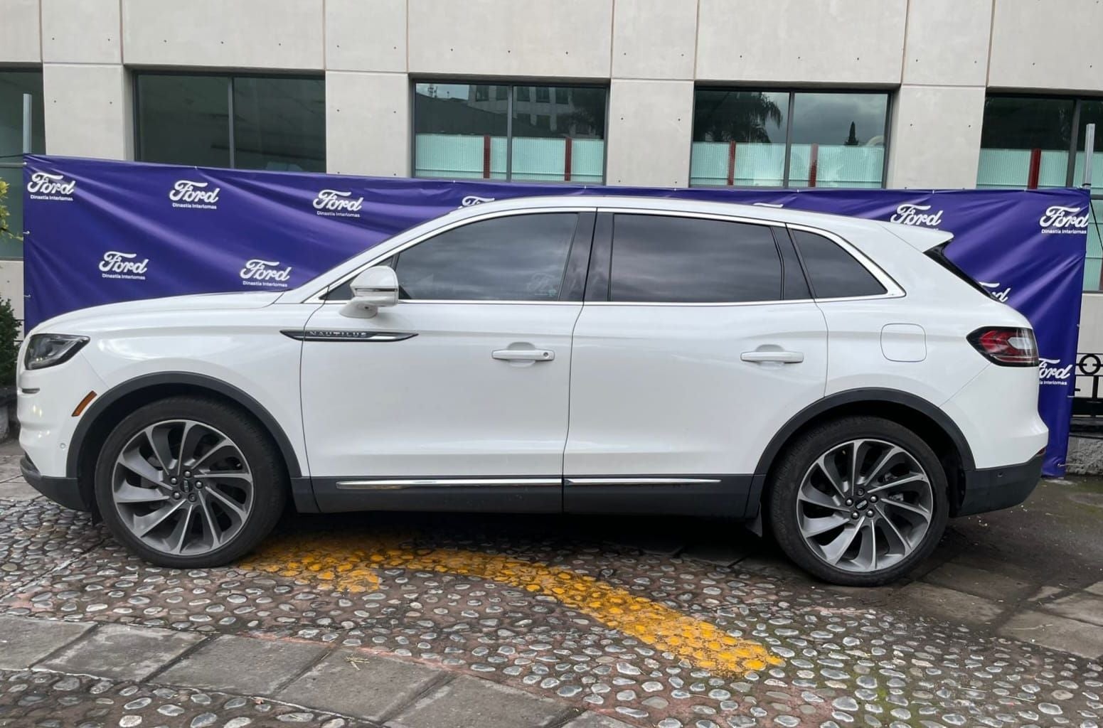 2022 Lincoln Nautilus 2.7 Reserve At