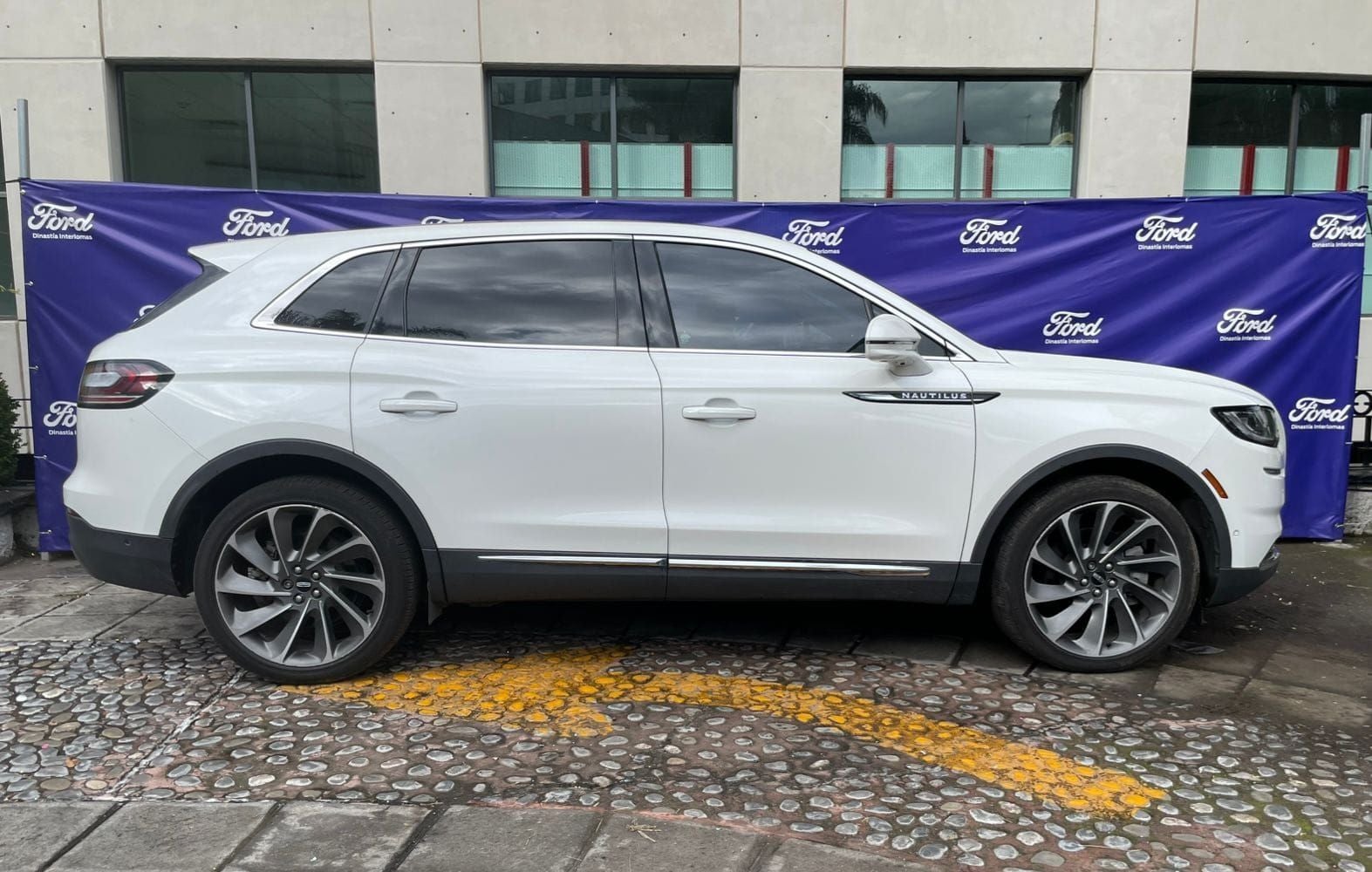 2022 Lincoln Nautilus 2.7 Reserve At