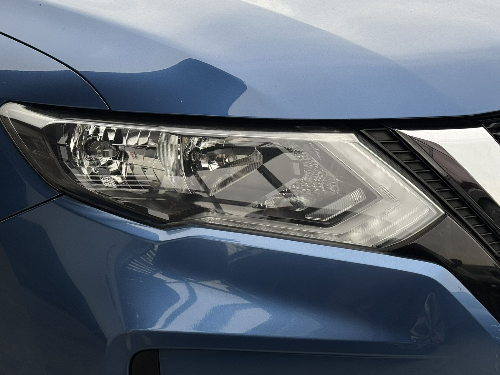 2020 Nissan X-Trail 2.5 Sense 2 Filas Cvt