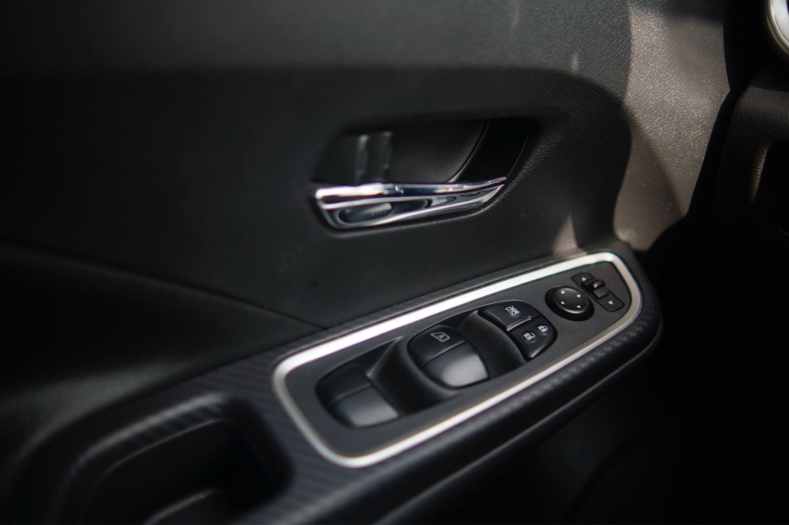 2024 Nissan Versa 1.6 SR At