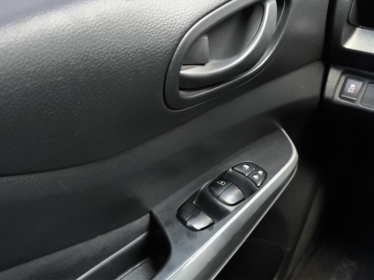 2020 Nissan NP300 2.5 Doble Cabina Se Aa Pack Seg Mt