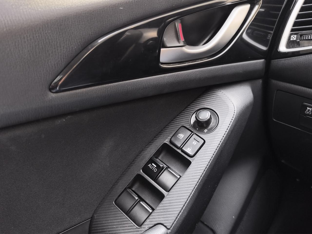 2016 Mazda Mazda 3 2.5 S Hb Mt