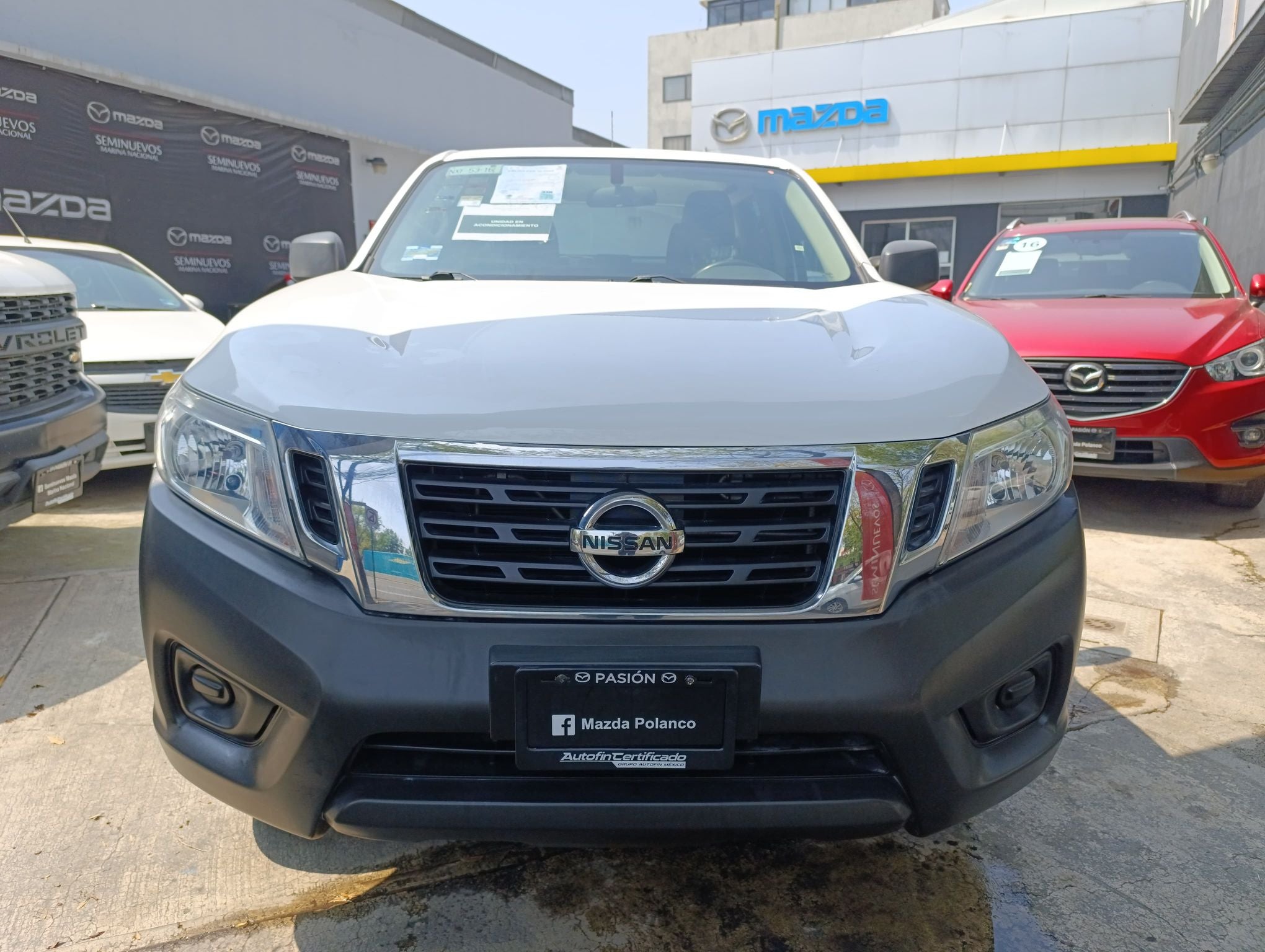 2020 Nissan NP300 Doble Cabina 2.5 SE Paq Seguridad Mt