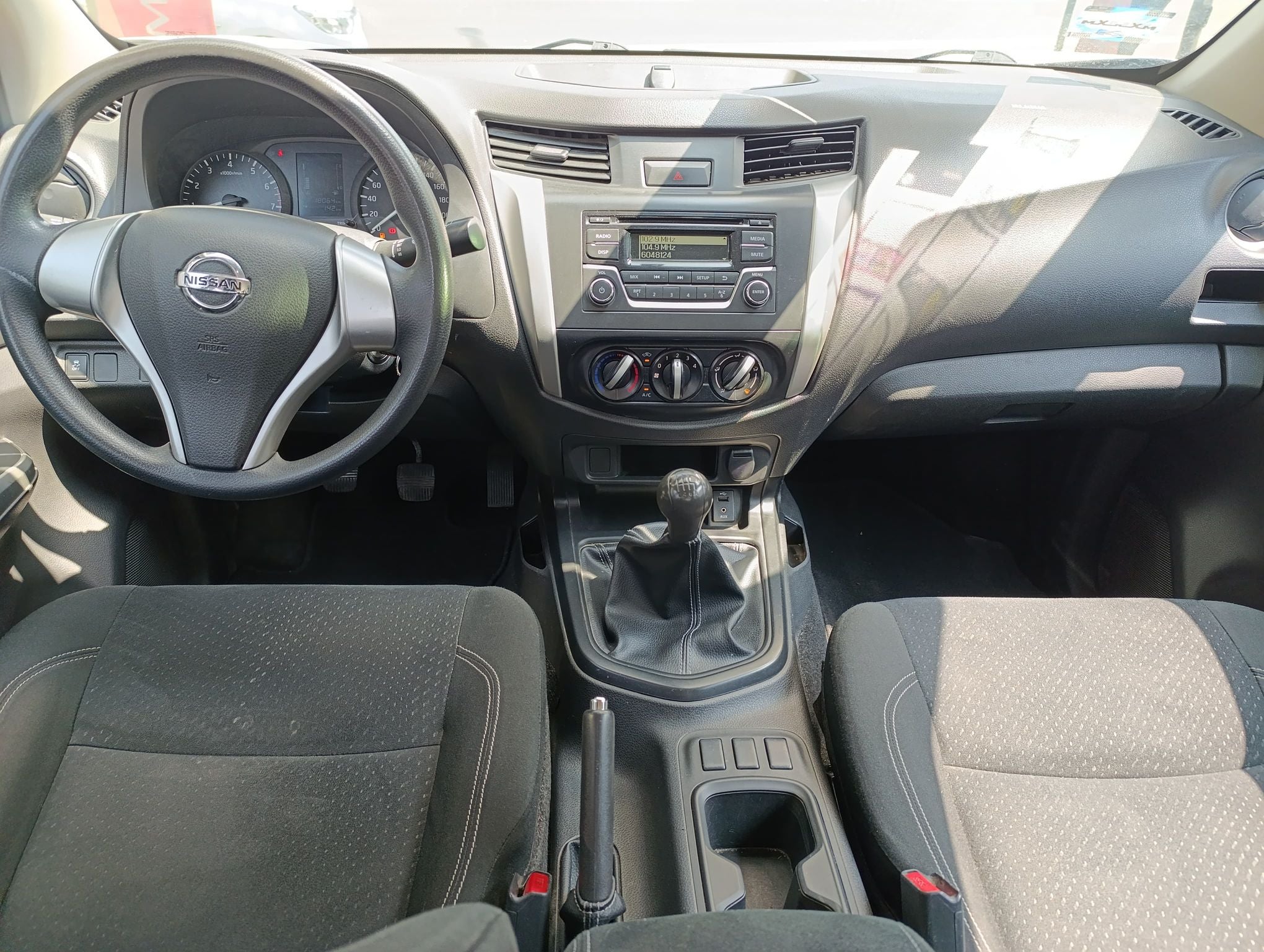 2020 Nissan NP300 Doble Cabina 2.5 SE Paq Seguridad Mt