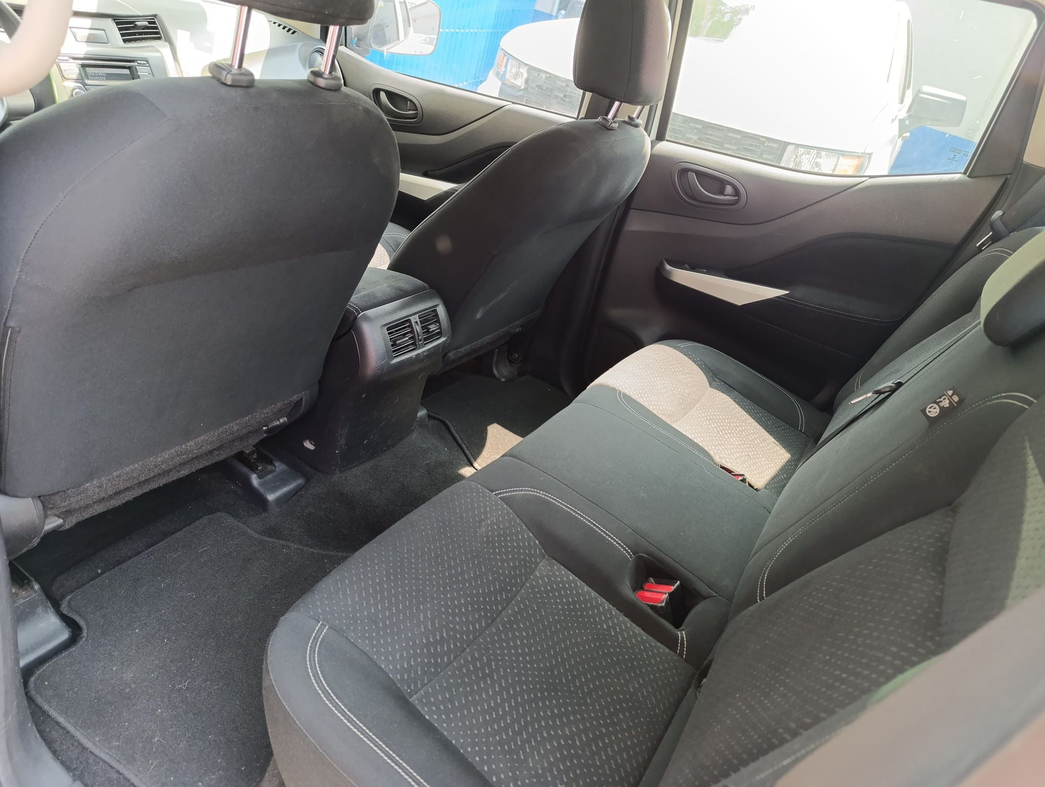 2020 Nissan NP300 Doble Cabina 2.5 SE Paq Seguridad Mt