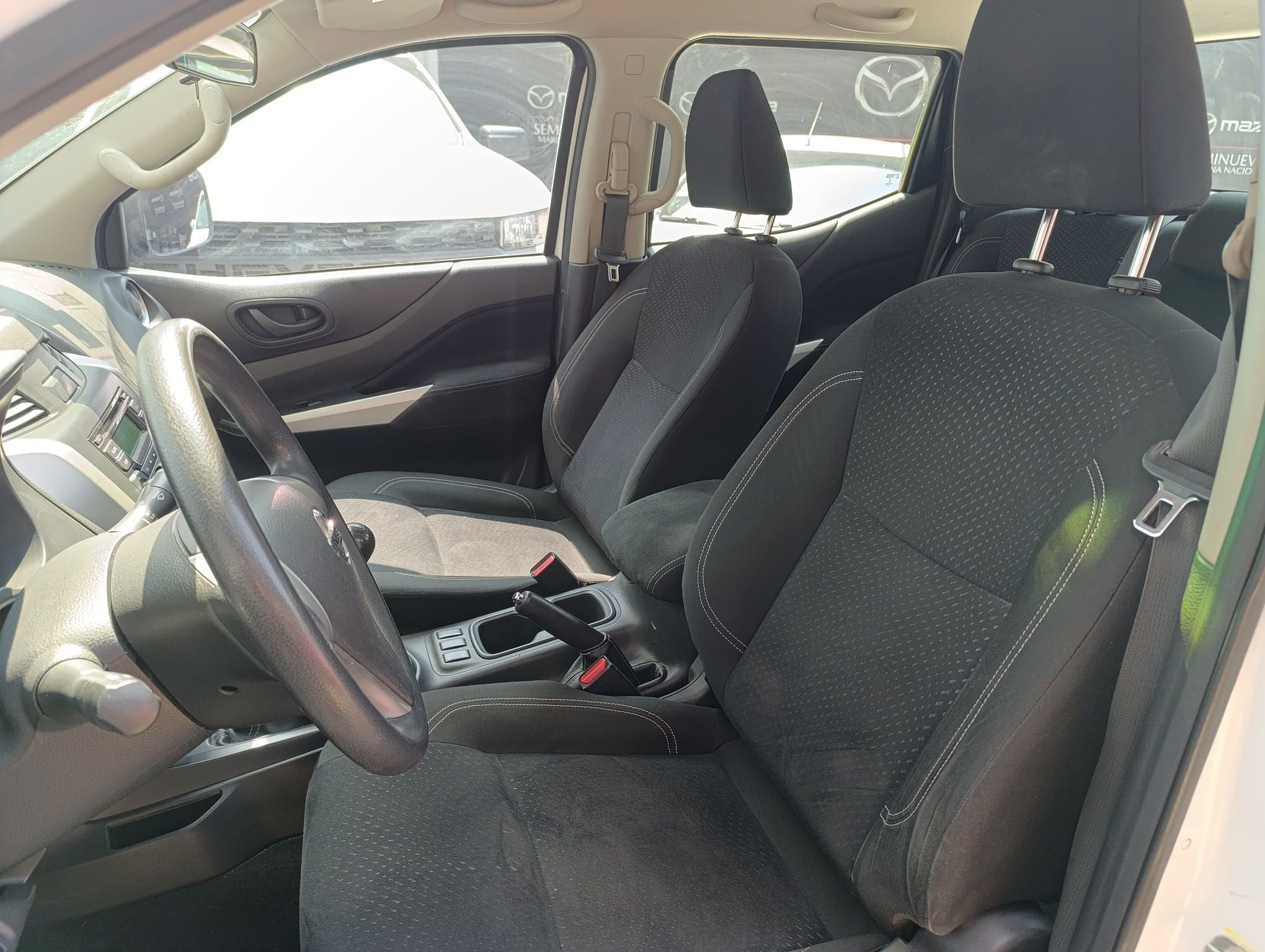 2020 Nissan NP300 Doble Cabina 2.5 SE Paq Seguridad Mt