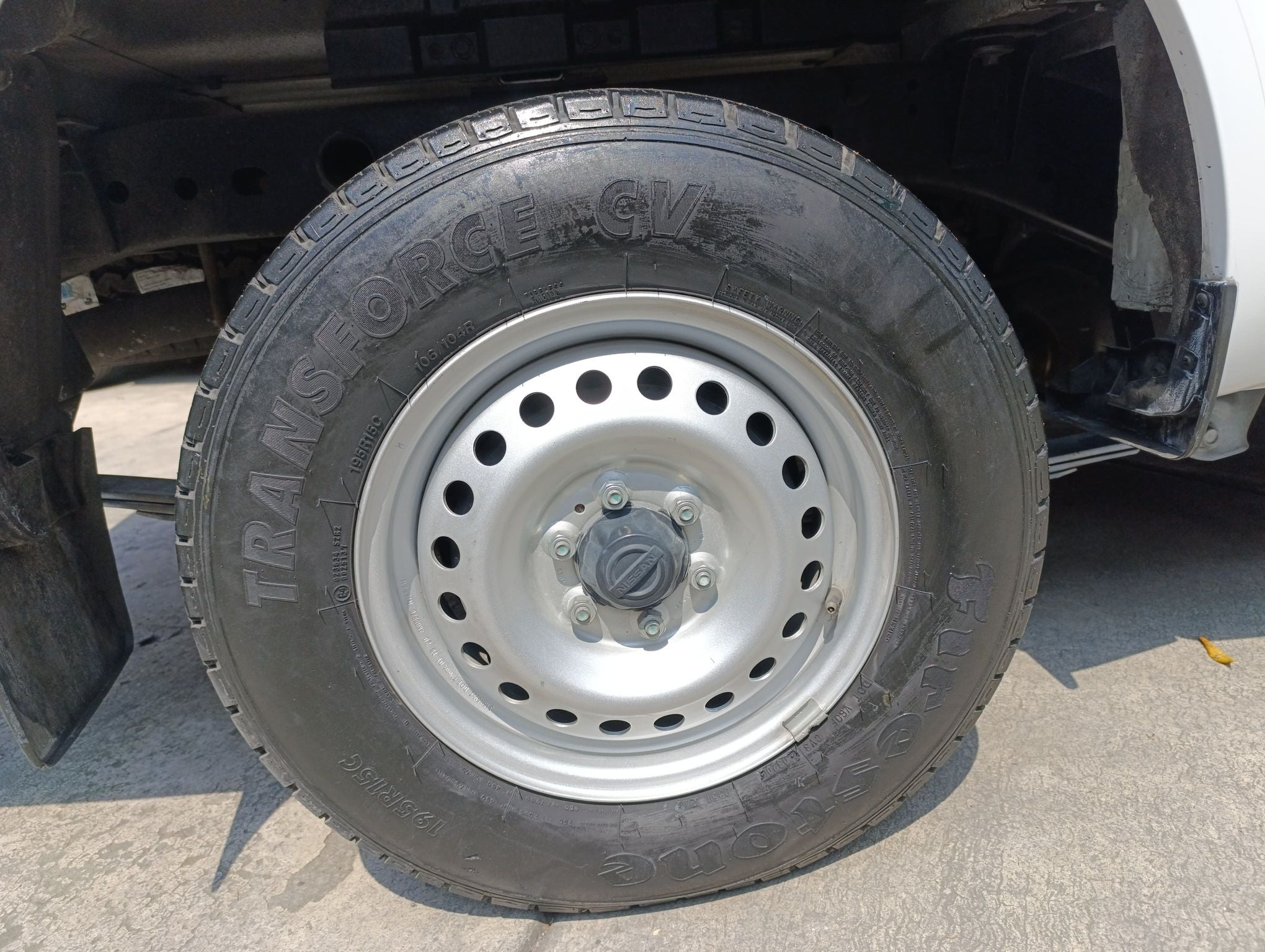 2020 Nissan NP300 Doble Cabina 2.5 SE Paq Seguridad Mt