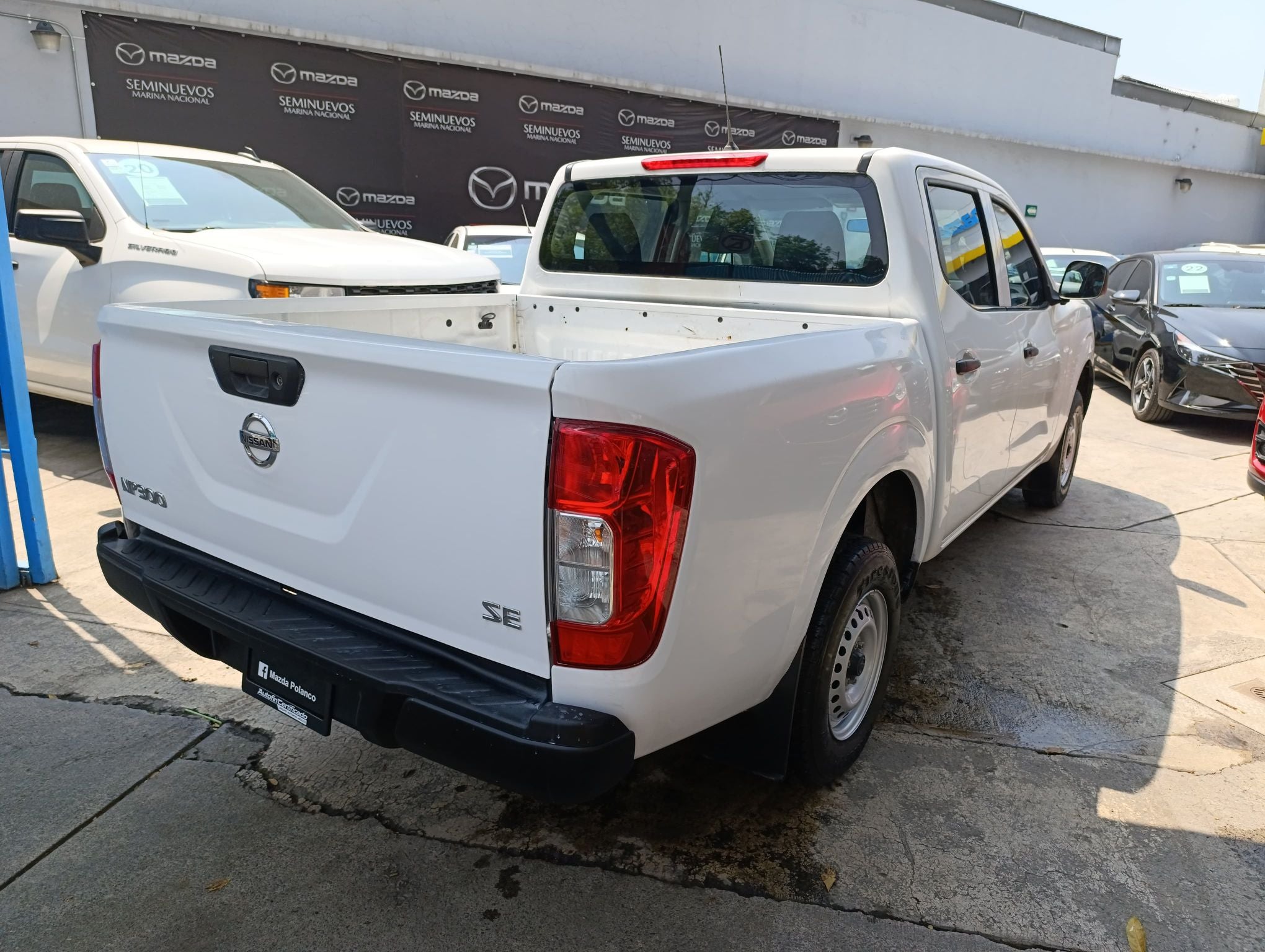 2020 Nissan NP300 Doble Cabina 2.5 SE Paq Seguridad Mt
