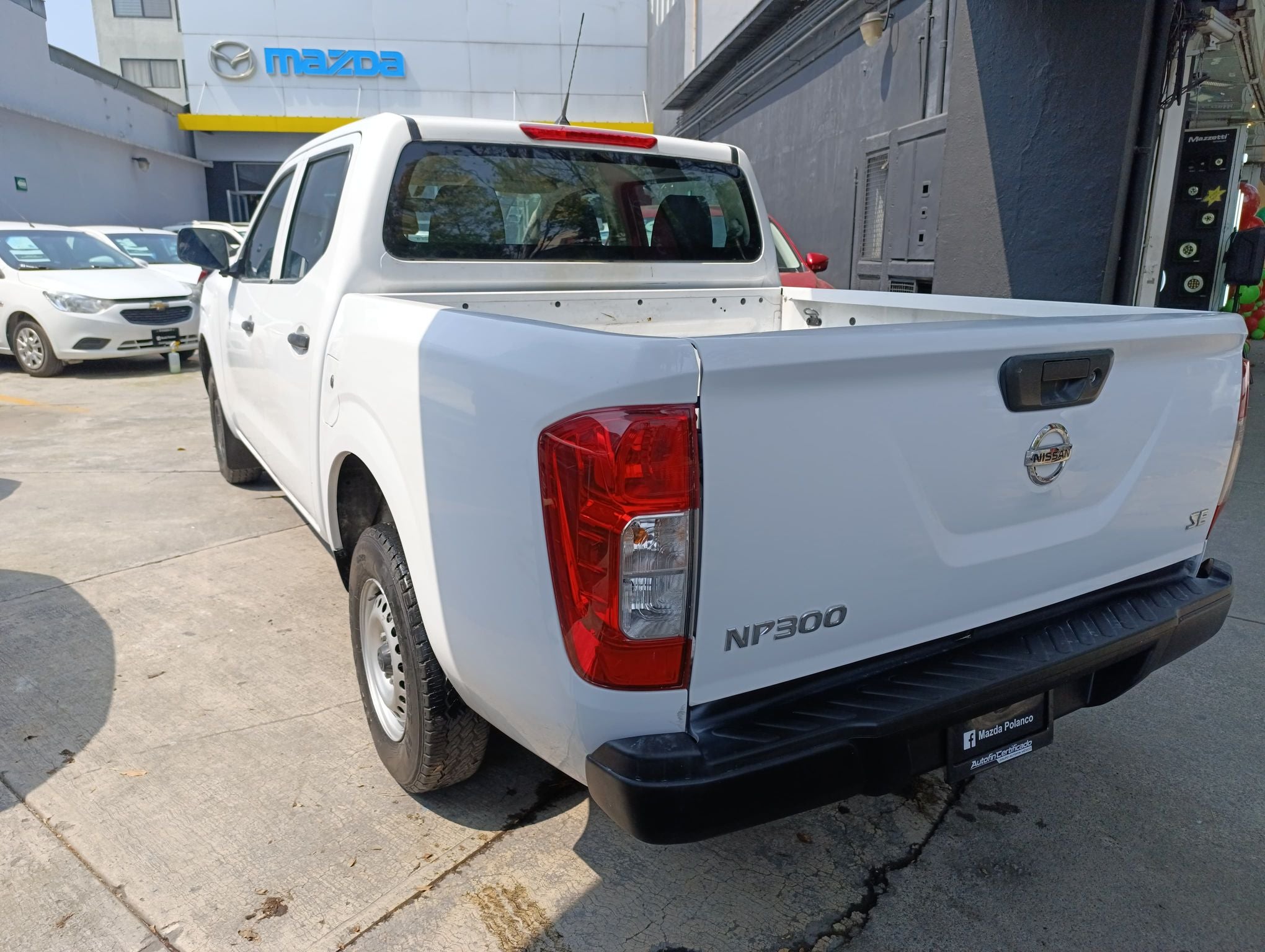 2020 Nissan NP300 Doble Cabina 2.5 SE Paq Seguridad Mt