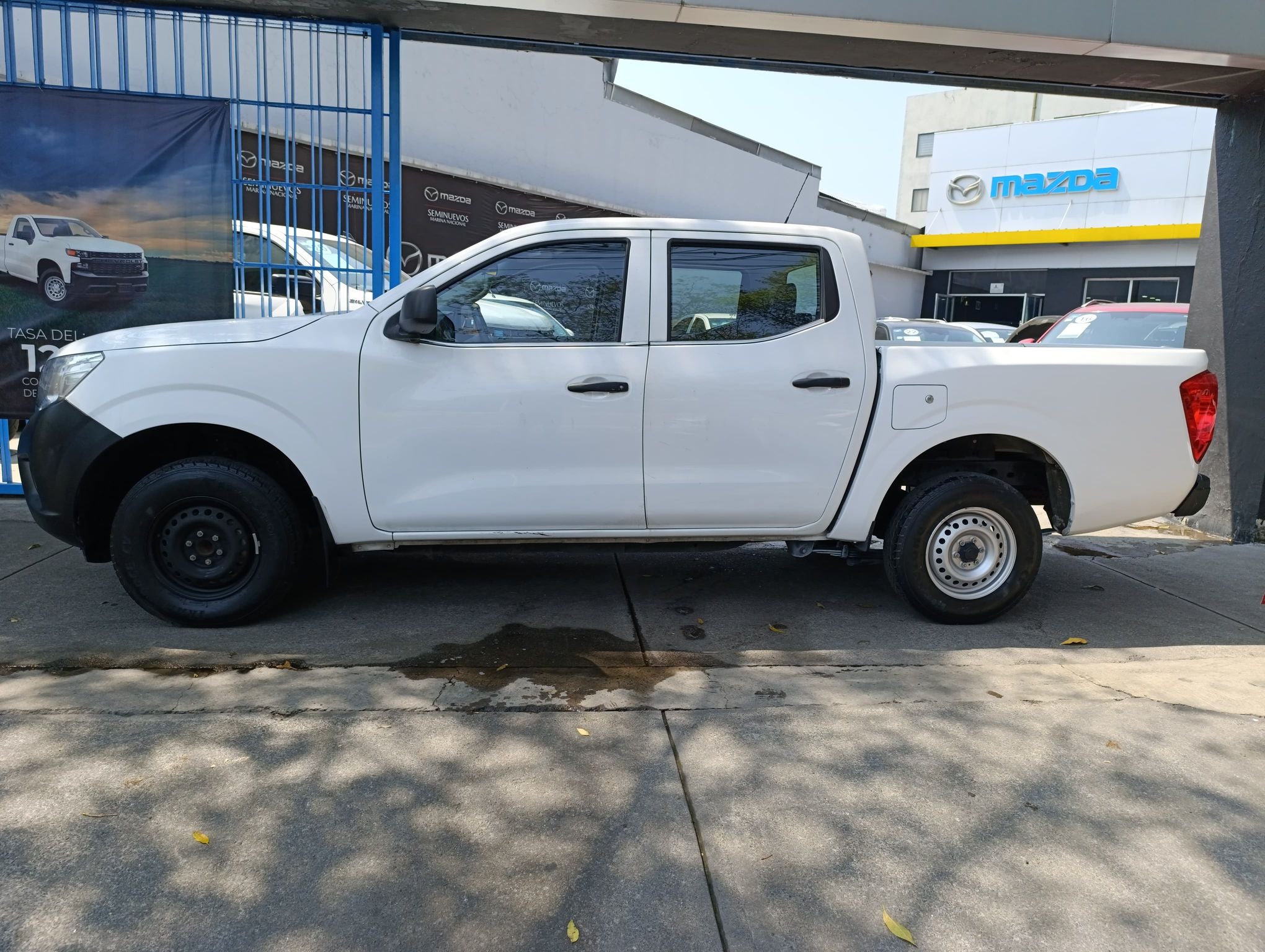 2020 Nissan NP300 Doble Cabina 2.5 SE Paq Seguridad Mt