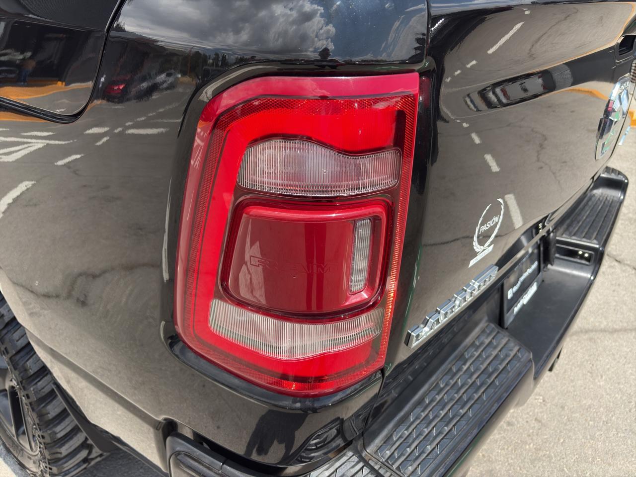 2024 RAM 1500 5.7 Laramie Sport Doble Cabina Mhev At