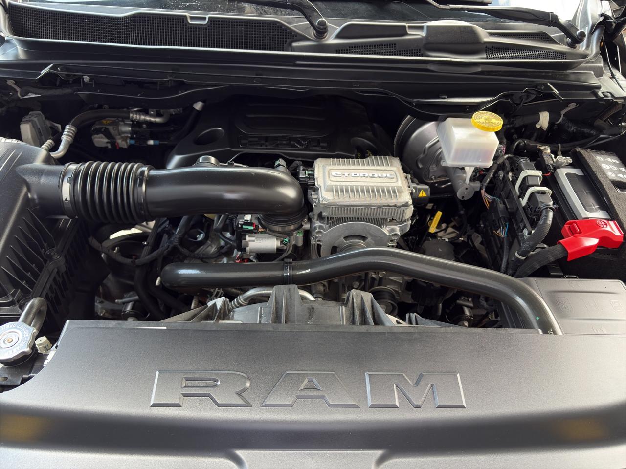 2024 RAM 1500 5.7 Laramie Sport Doble Cabina Mhev At