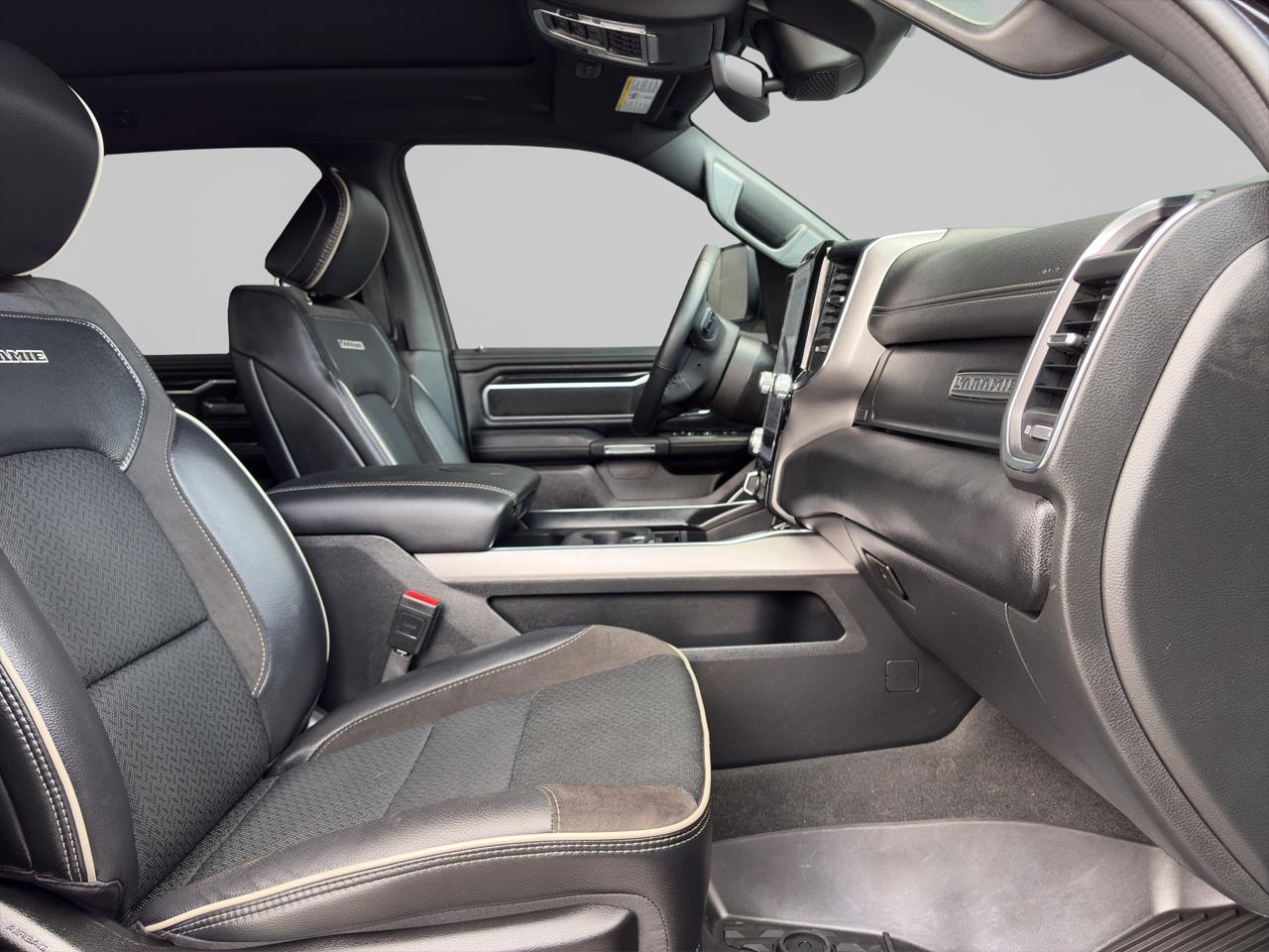 2024 RAM 1500 5.7 Laramie Sport Doble Cabina Mhev At