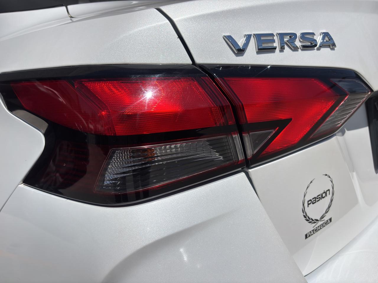 2020 Nissan Versa 1.6 Platinum Piel At