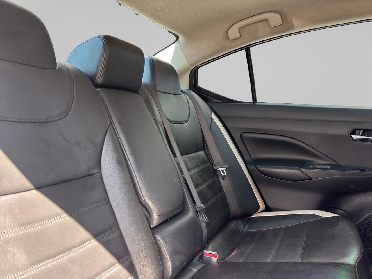 2020 Nissan Versa 1.6 Platinum Piel At