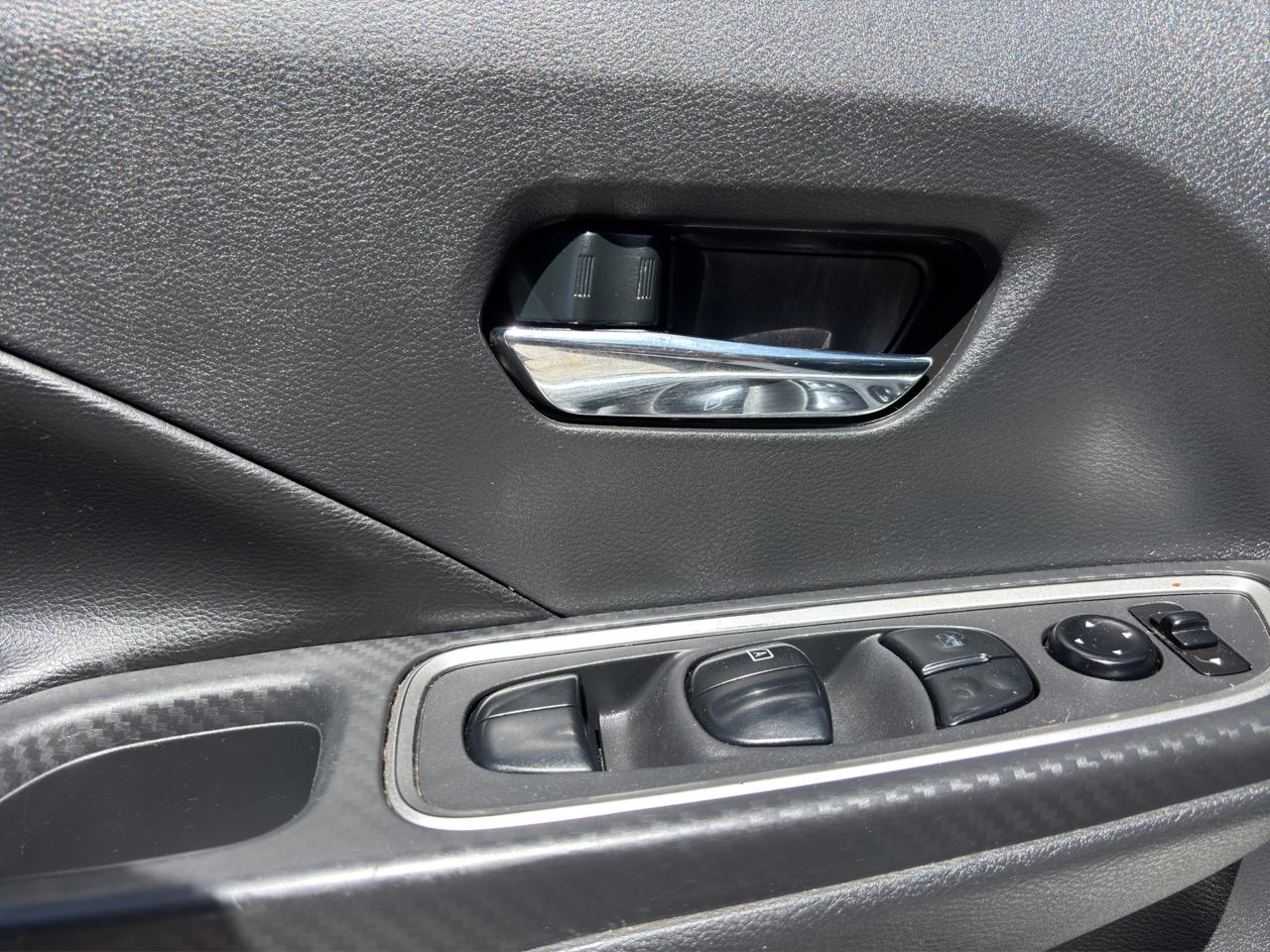 2020 Nissan Versa 1.6 Platinum Piel At