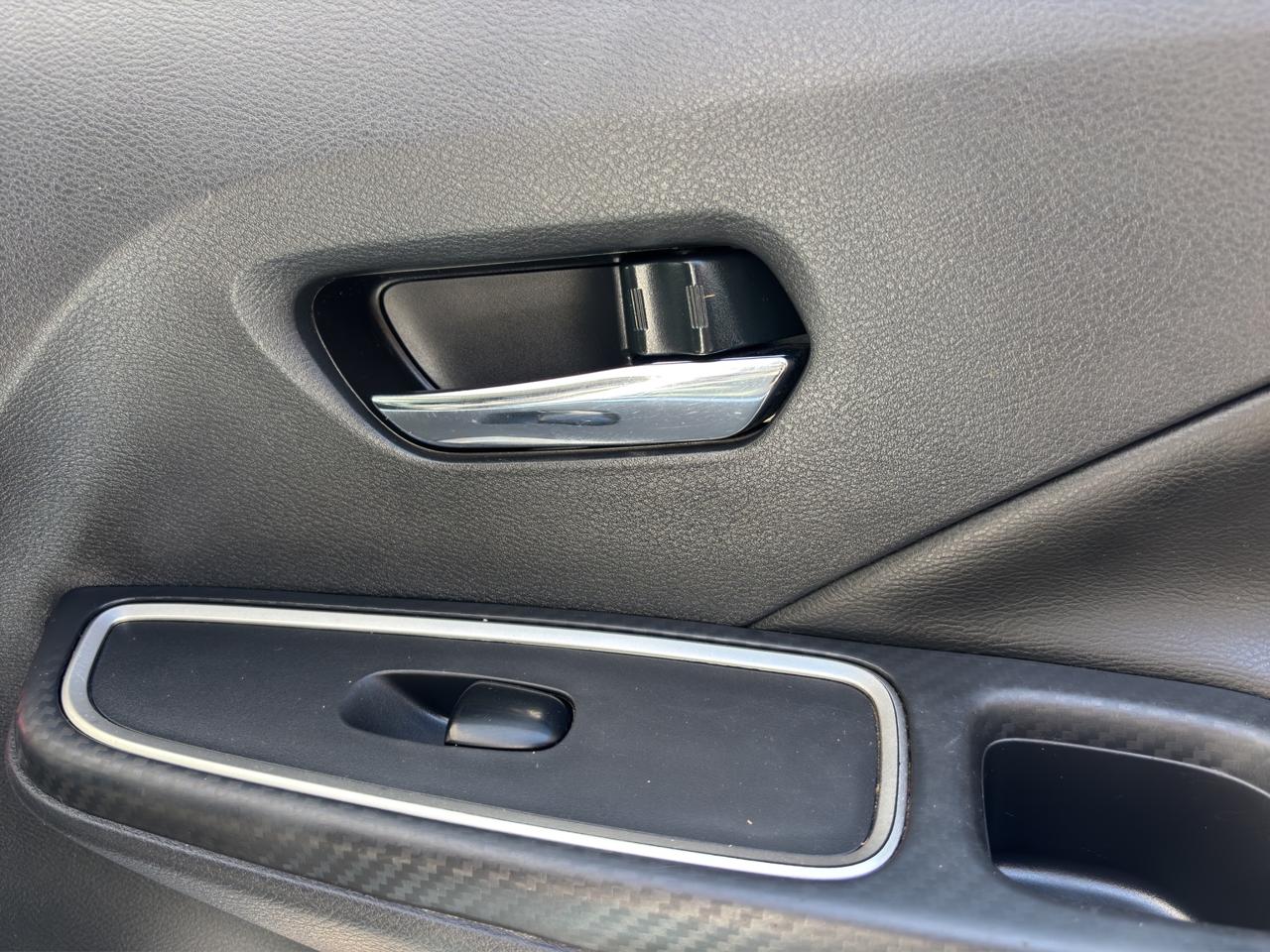 2020 Nissan Versa 1.6 Platinum Piel At