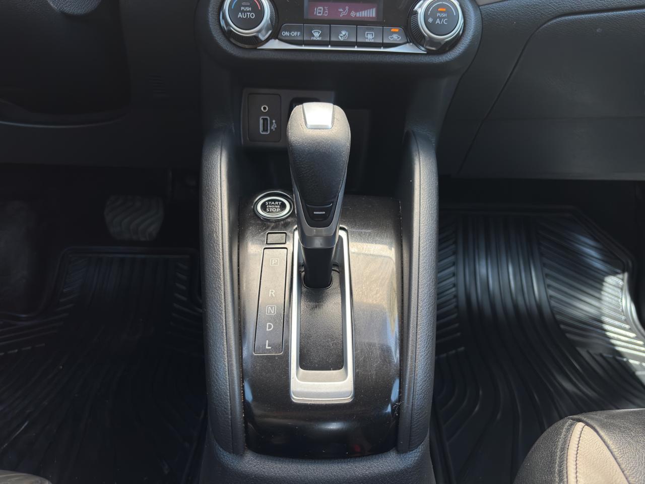 2020 Nissan Versa 1.6 Platinum Piel At