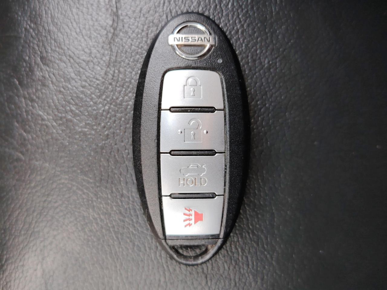 2020 Nissan Versa 1.6 Platinum Piel At