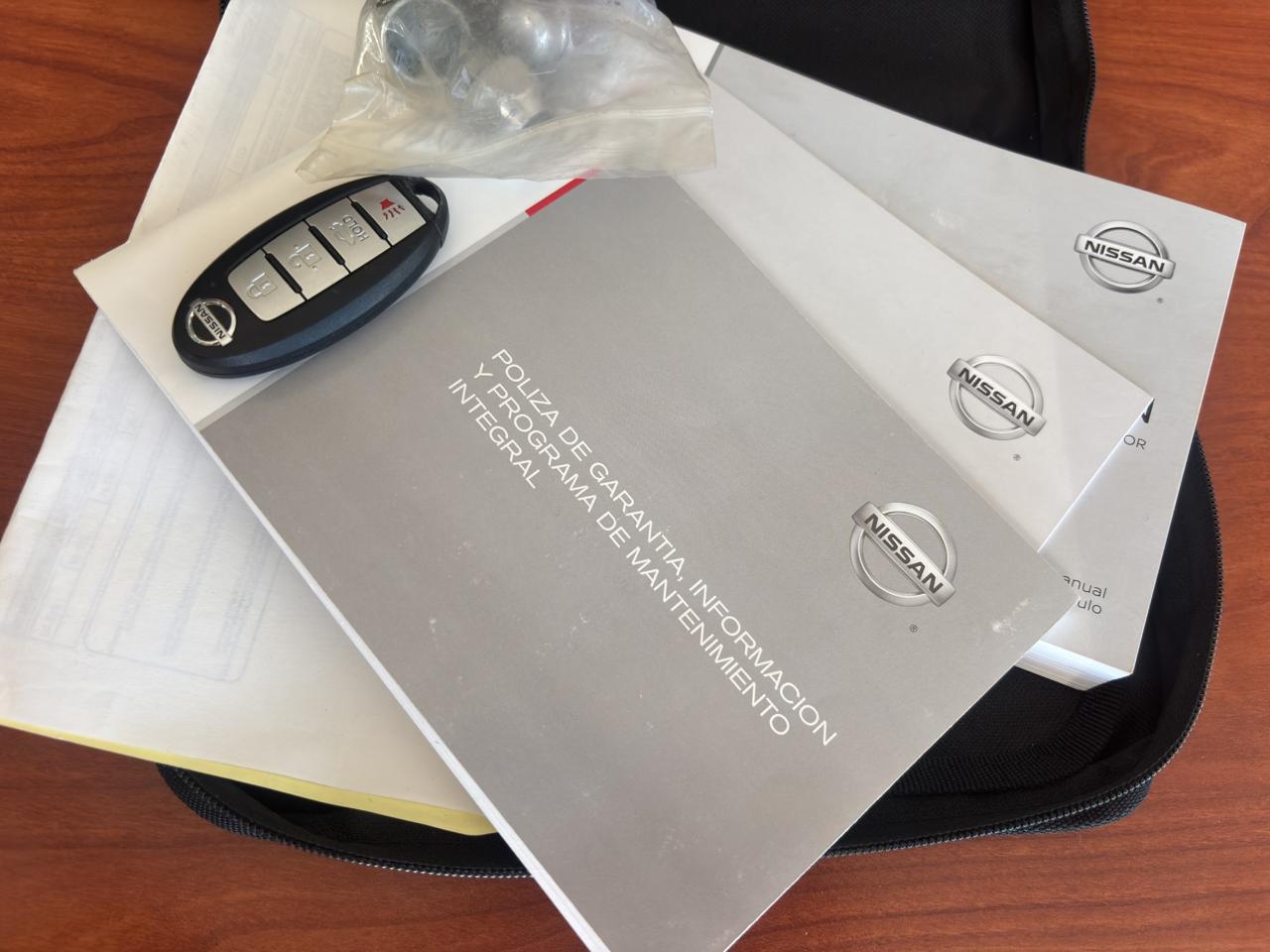 2020 Nissan Versa 1.6 Platinum Piel At