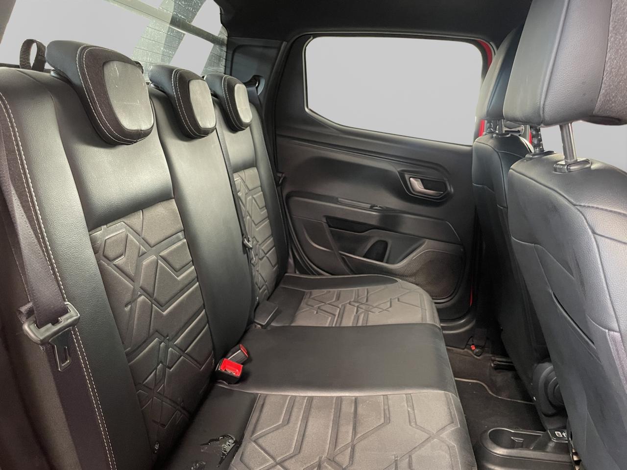 2020 Chrysler 200 LARAMIE