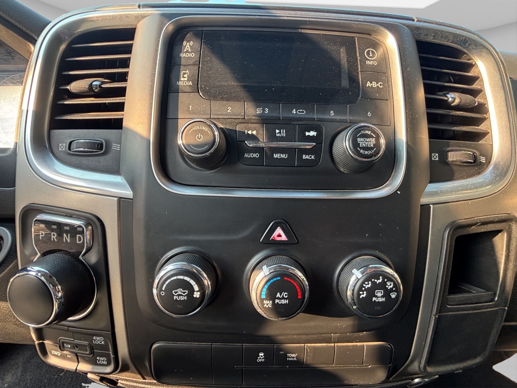 2020 RAM 1500 3.6 V6 Crew Cab SLT At