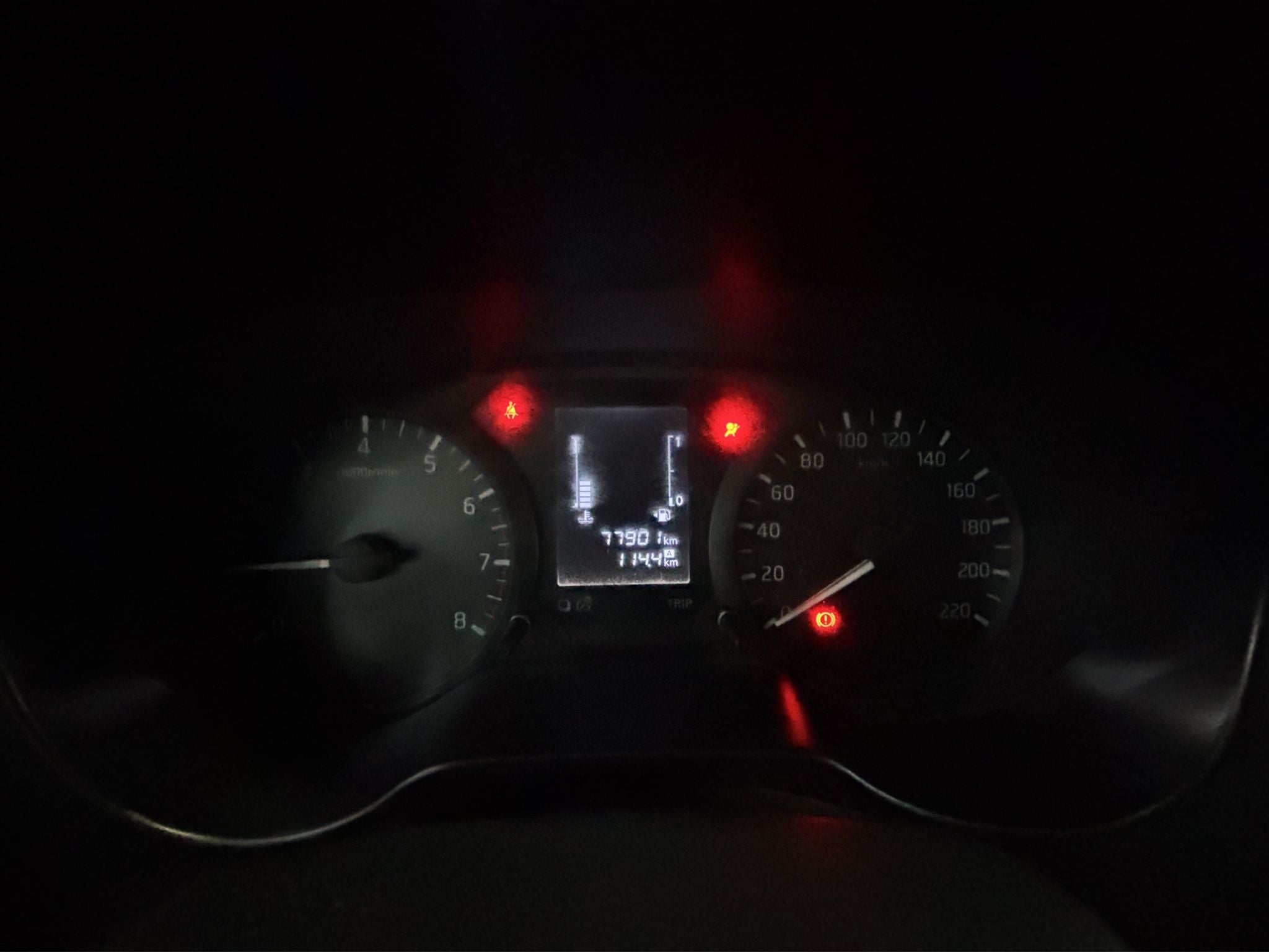 2020 Nissan NP300 2.5 Doble Cabina Se Aa Pack Seg Mt