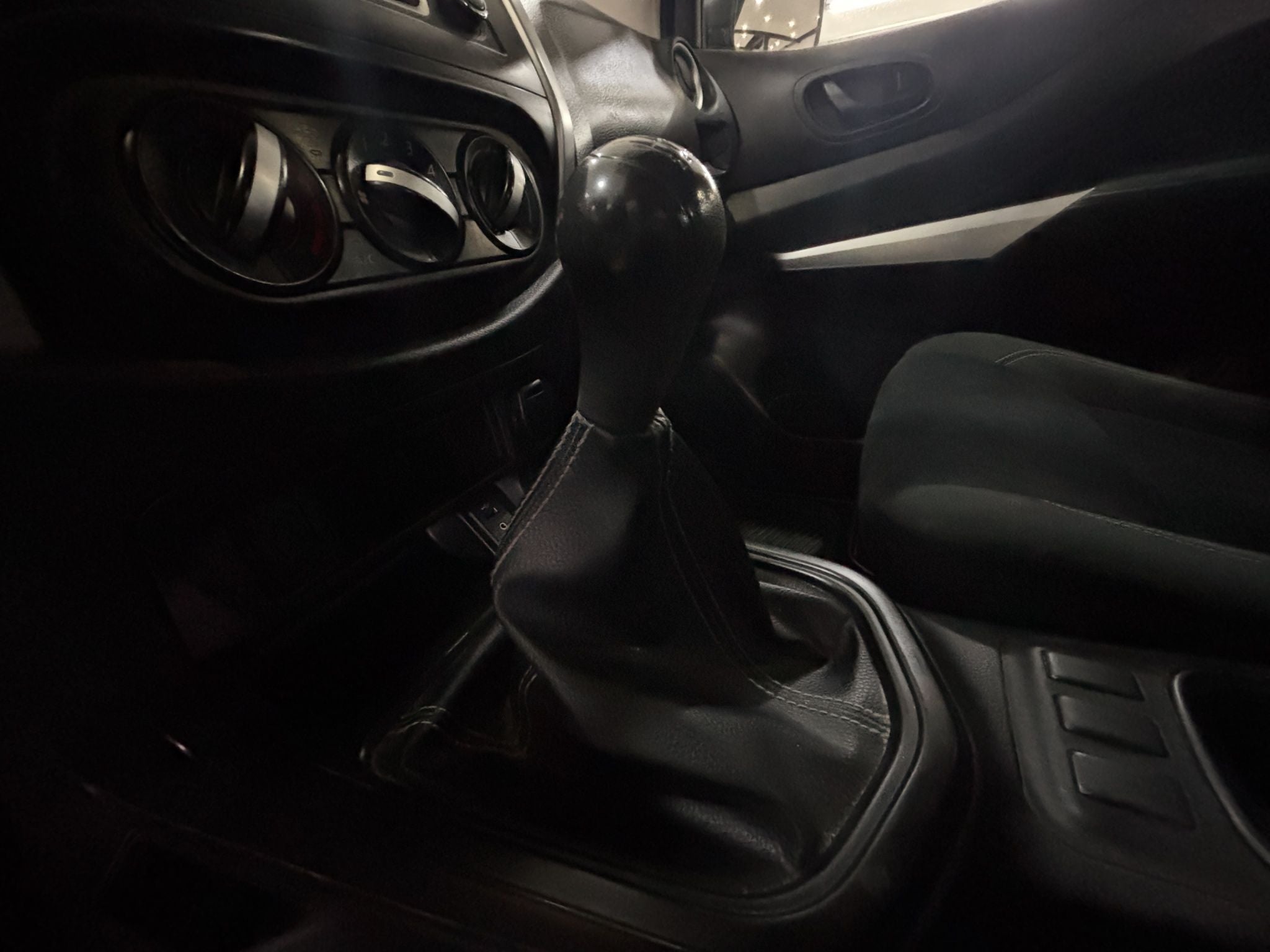 2020 Nissan NP300 2.5 Doble Cabina Se Aa Pack Seg Mt