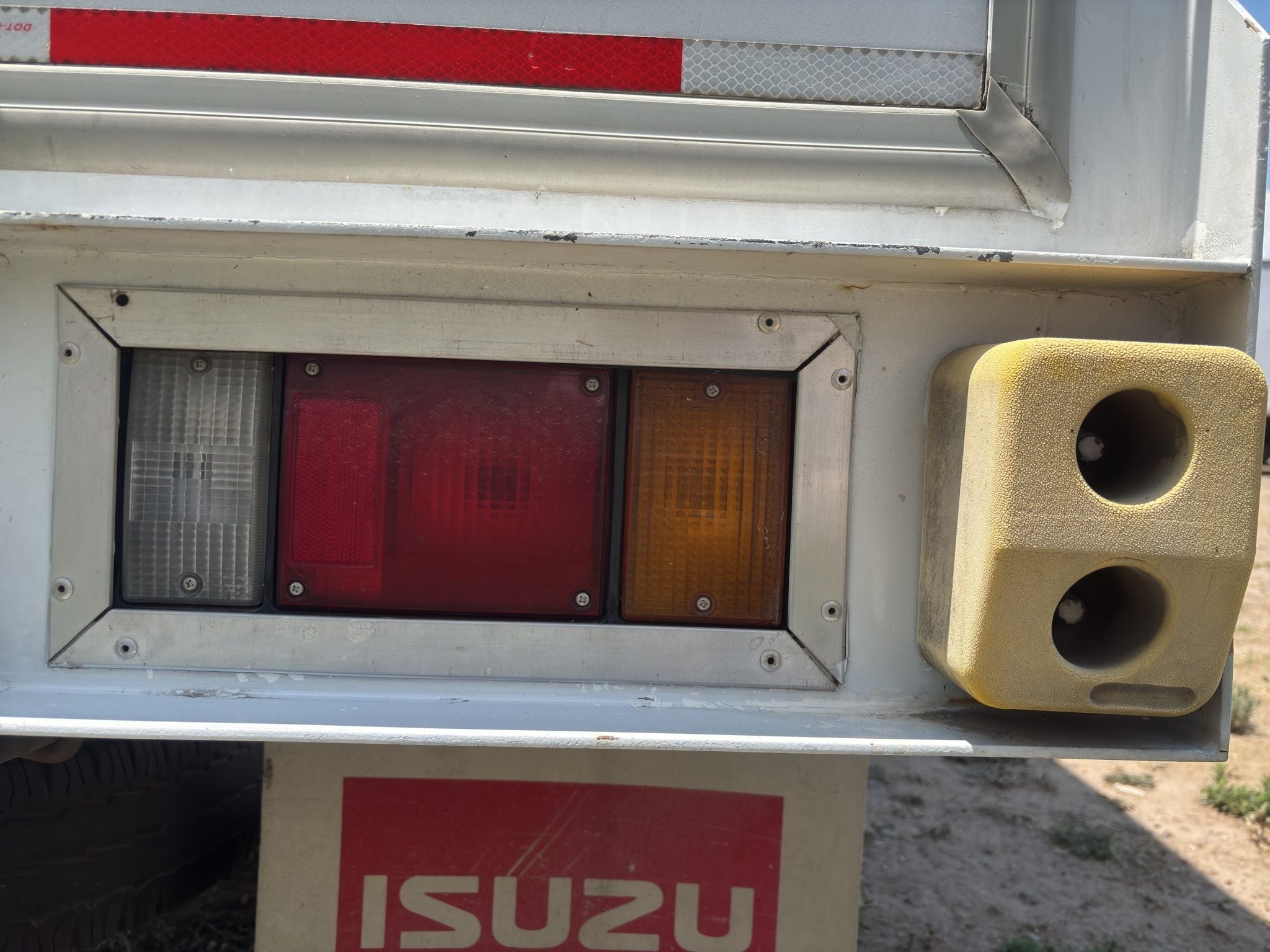 2022 Isuzu Elf 100 Corta Mt