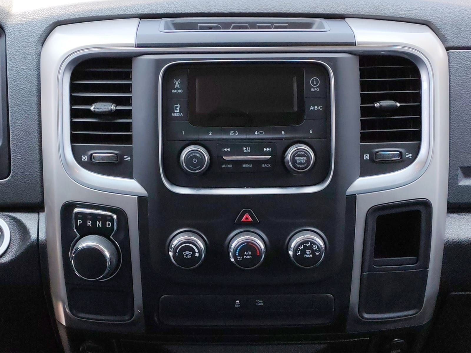 2020 RAM 1500 3.3 V6 XL Crew Cab 4x2 At