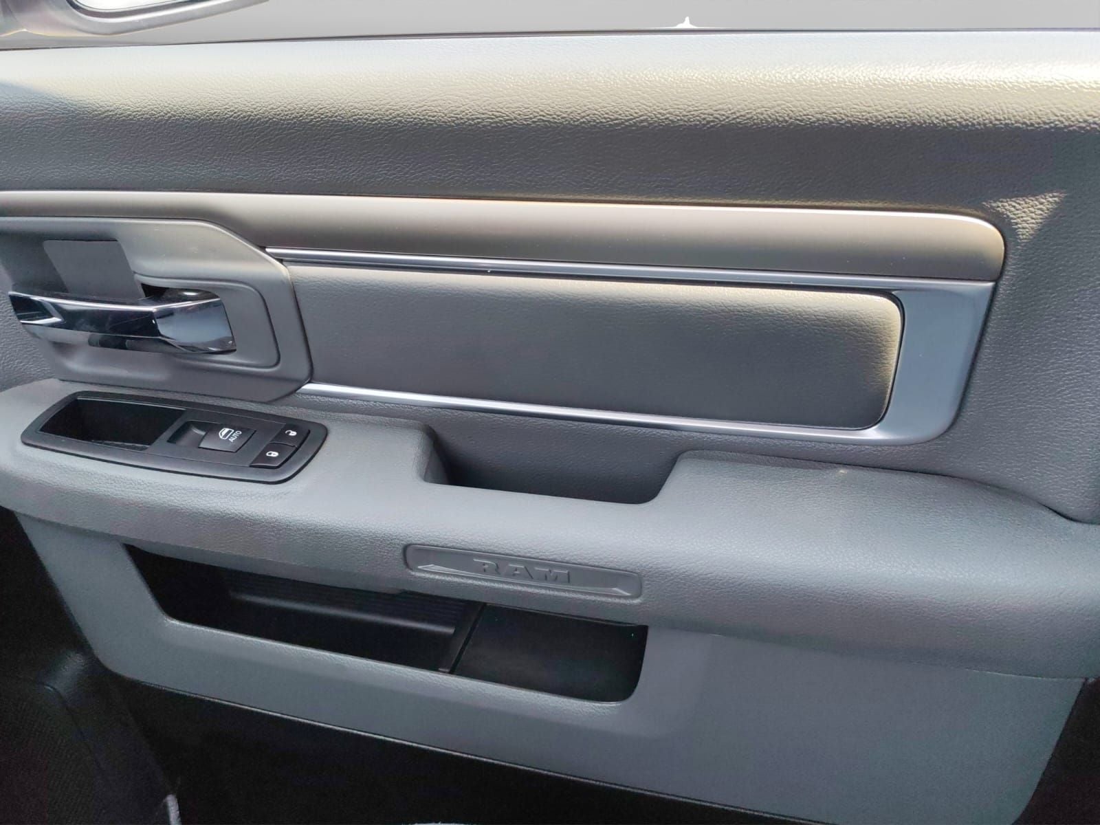 2020 RAM 1500 3.3 V6 XL Crew Cab 4x2 At