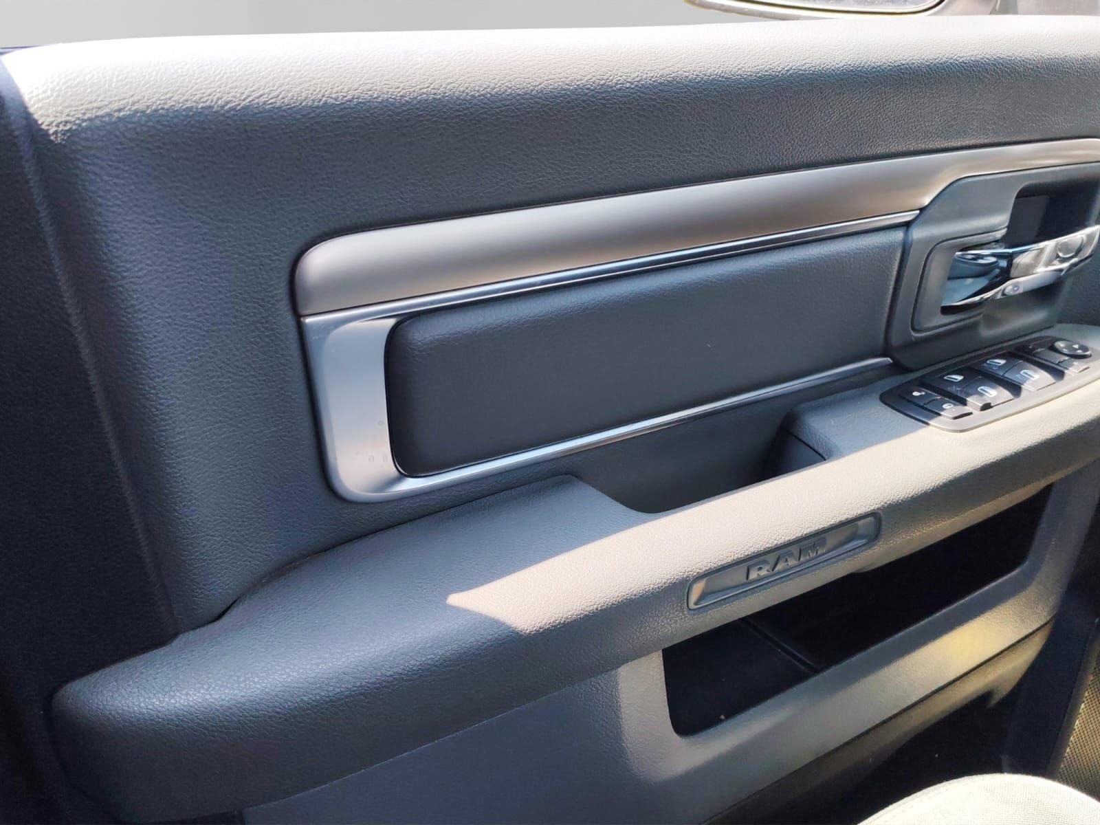 2020 RAM 1500 3.3 V6 XL Crew Cab 4x4 At