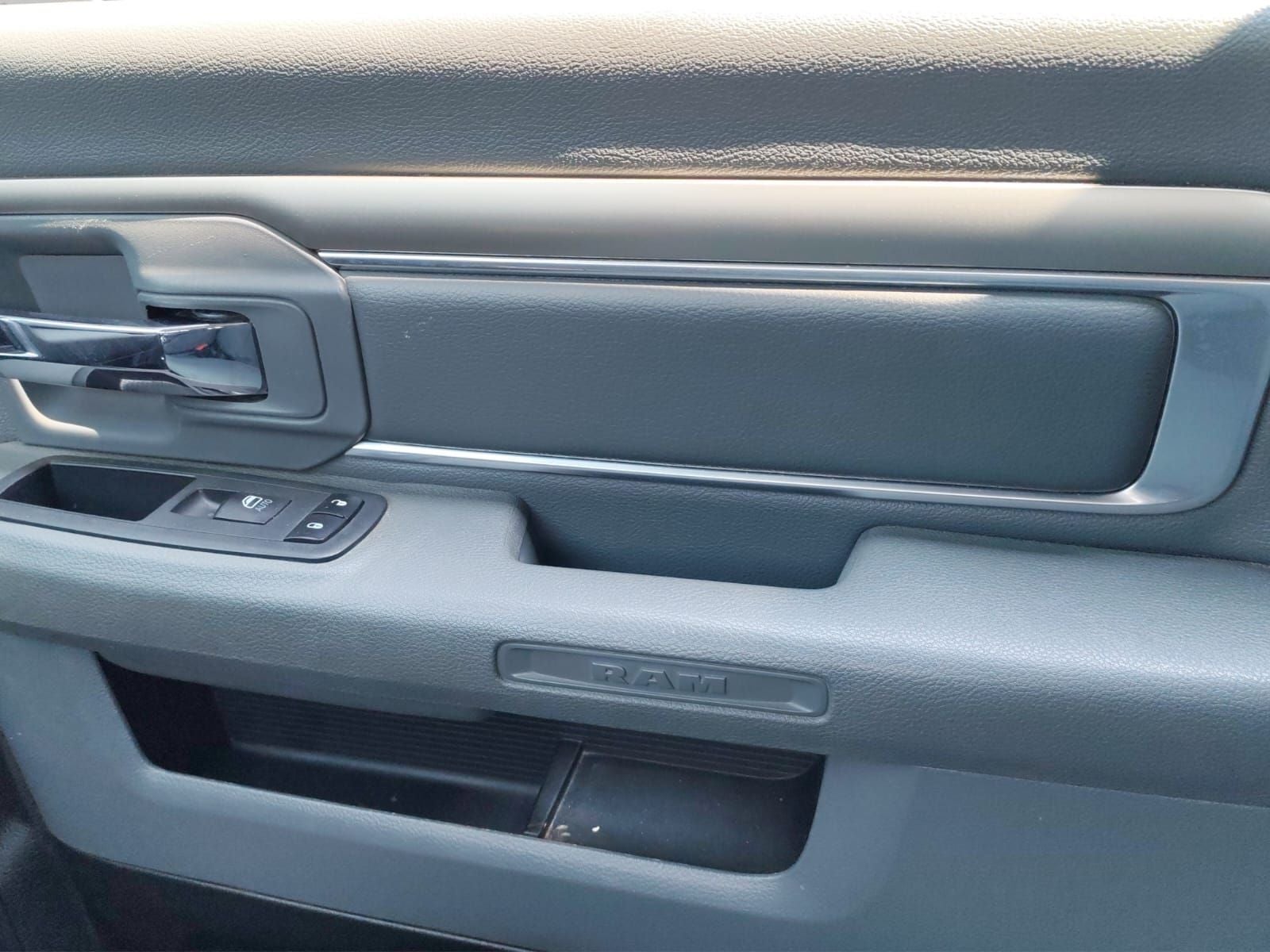 2020 RAM 1500 3.3 V6 XL Crew Cab 4x4 At