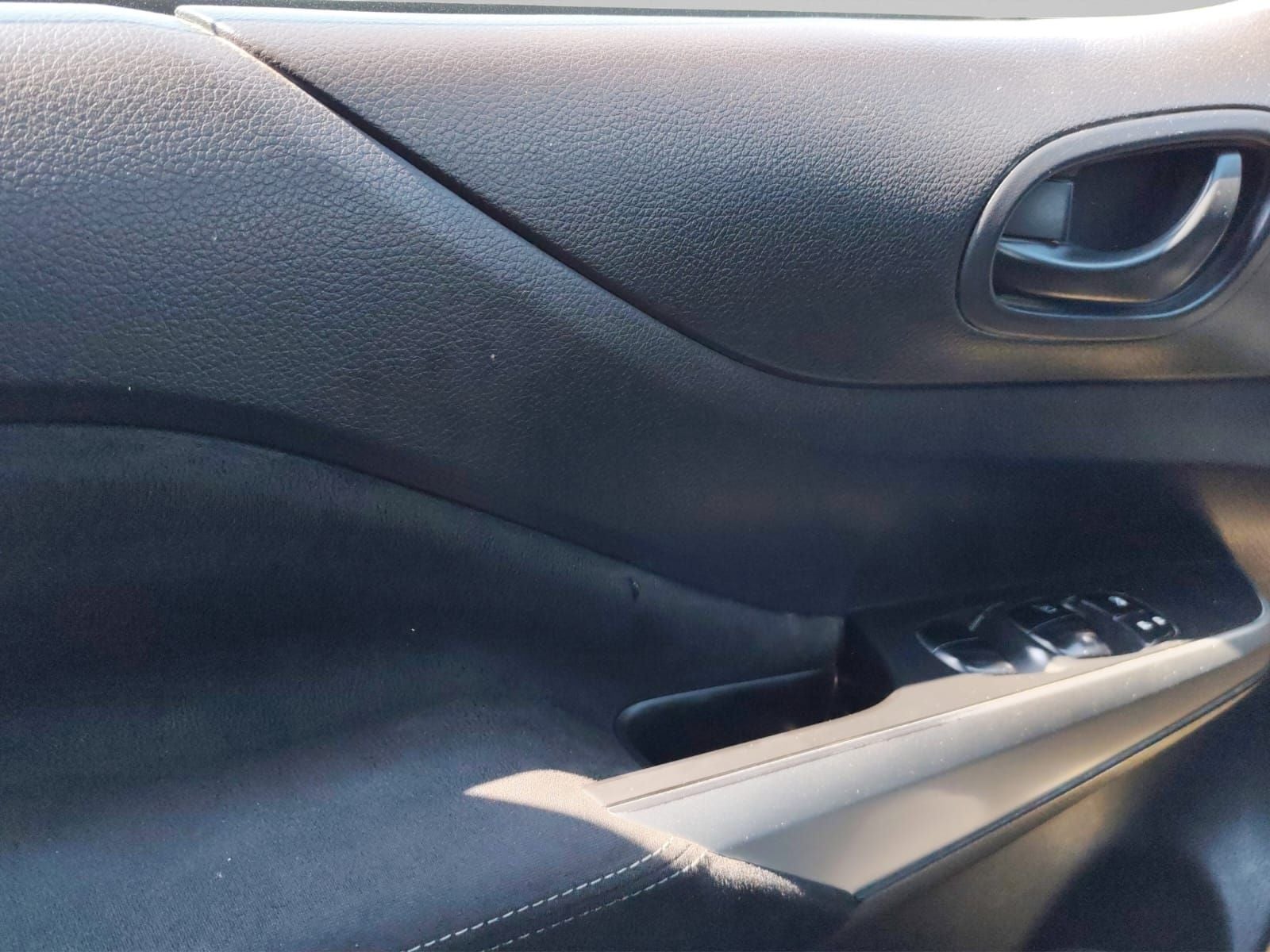 2020 Nissan NP300 Doble Cabina 2.5 SE Paq Seguridad Mt