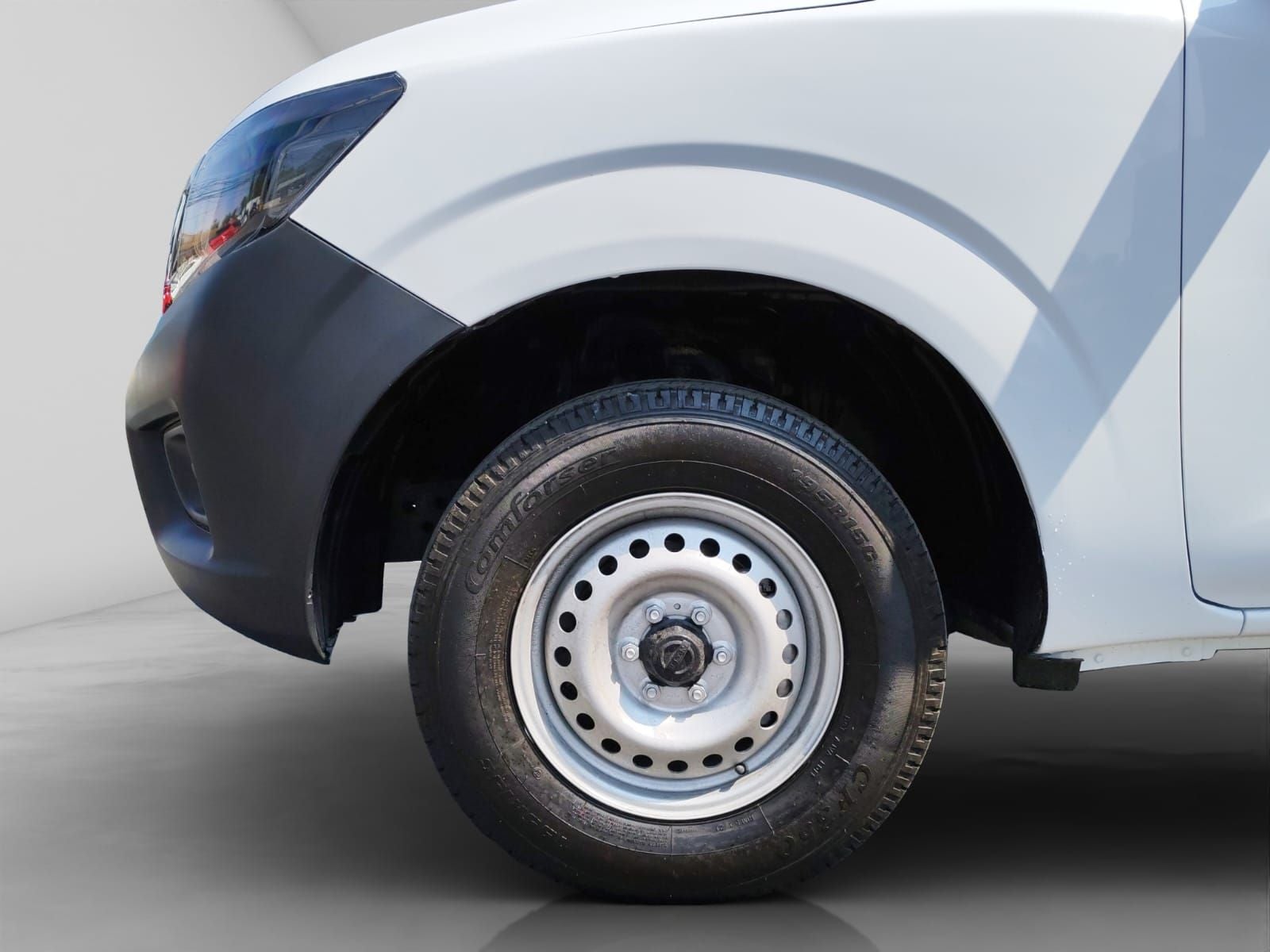 2020 Nissan NP300 2.4 Doble Cabina Se Aa Pack Seg Mt