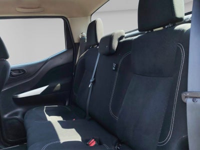 2020 Nissan NP300 2.4 Doble Cabina Se Aa Pack Seg Mt