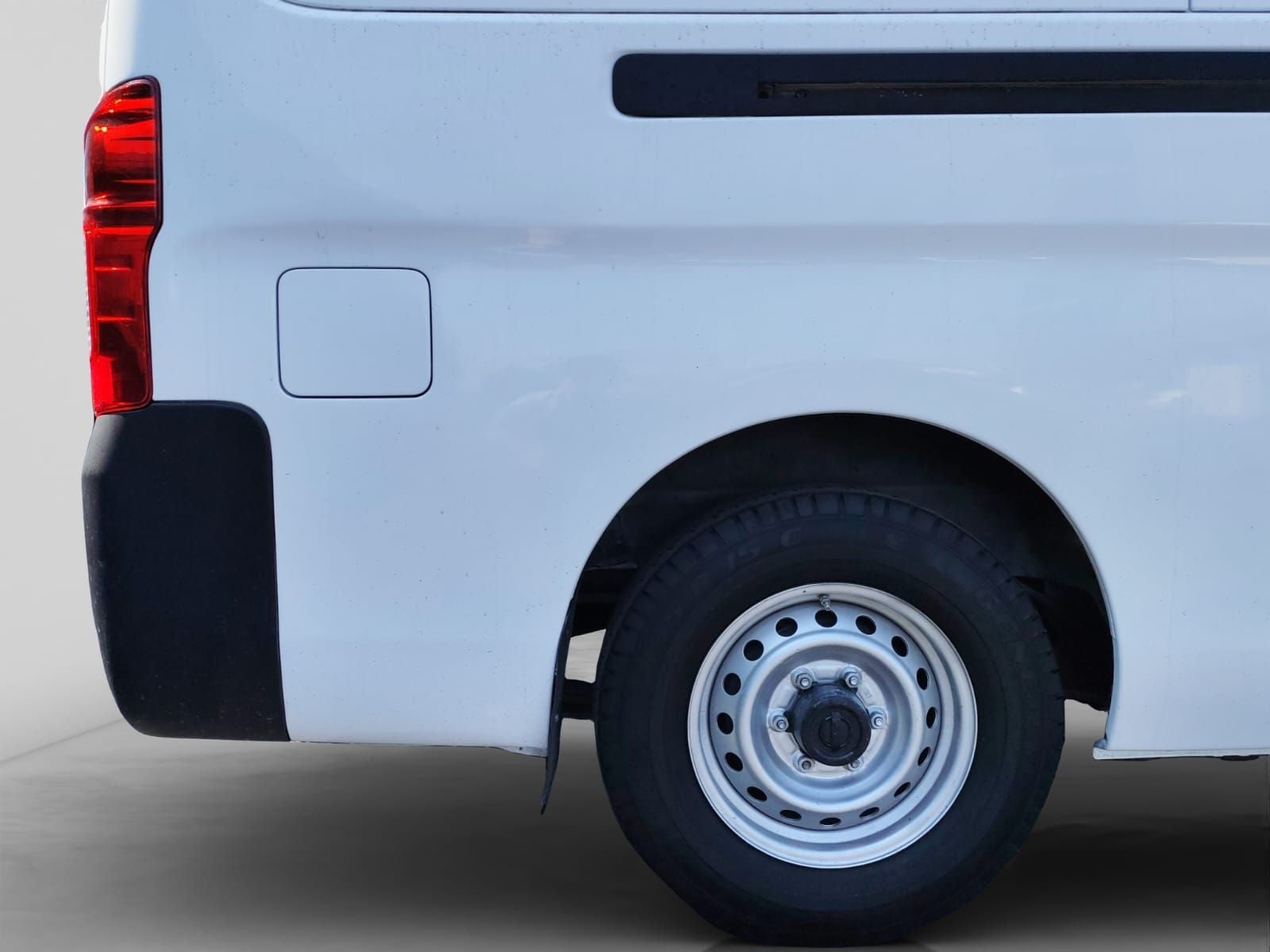 2023 Nissan Urvan 2.5 Panel Amplia AA Mt