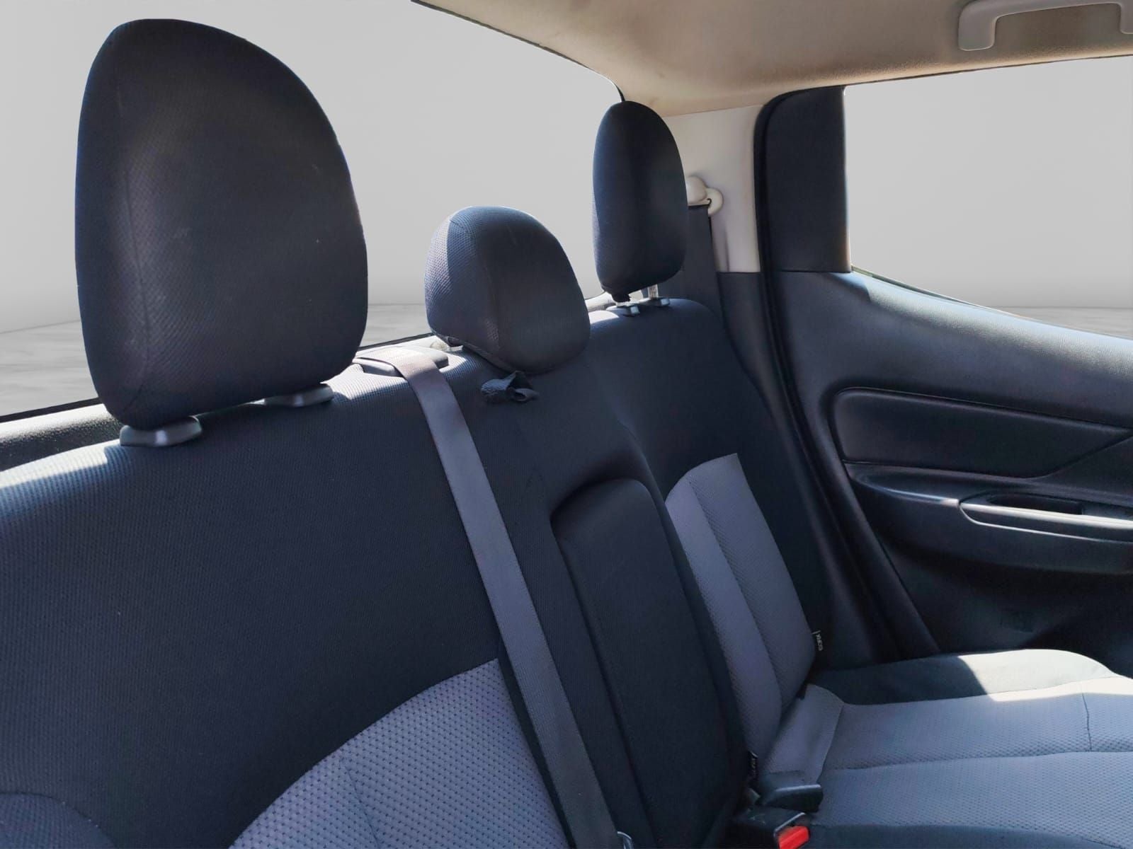 2022 Mitsubishi L200 2.4 GLX 4x4 Diésel Mt