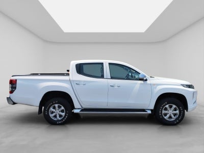 2022 Mitsubishi L200 2.4 GLX 4x4 Diésel Mt